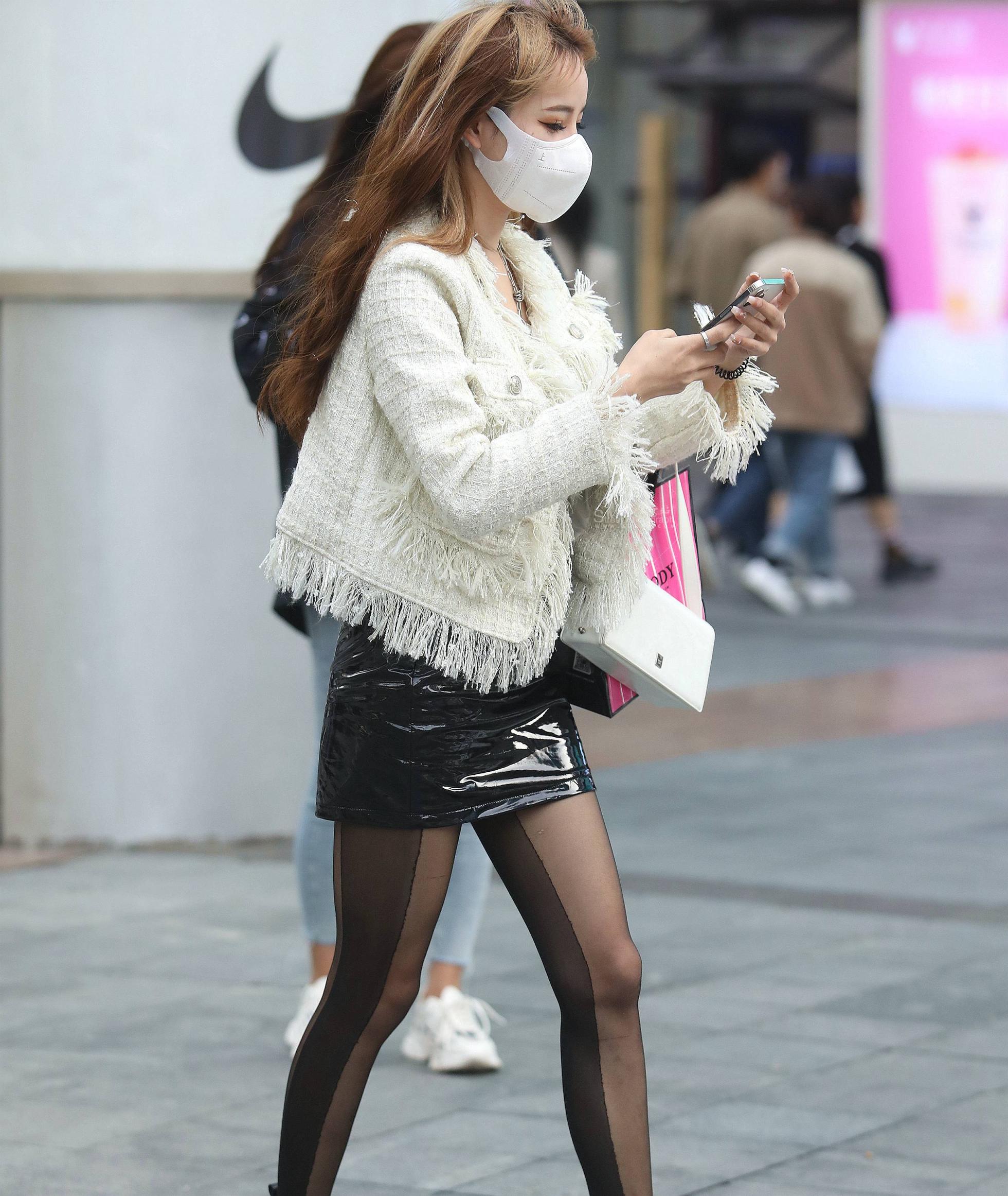 诱惑街拍黑丝包臀裙妹子-15P