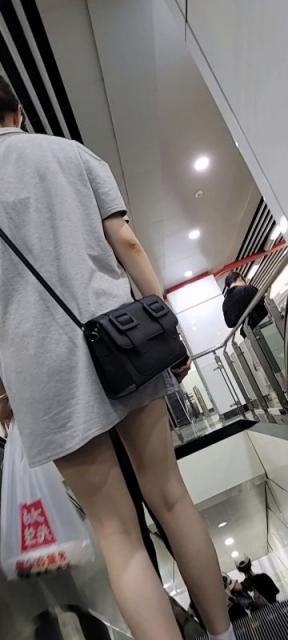【独家原创】女大学生白嫩长腿
