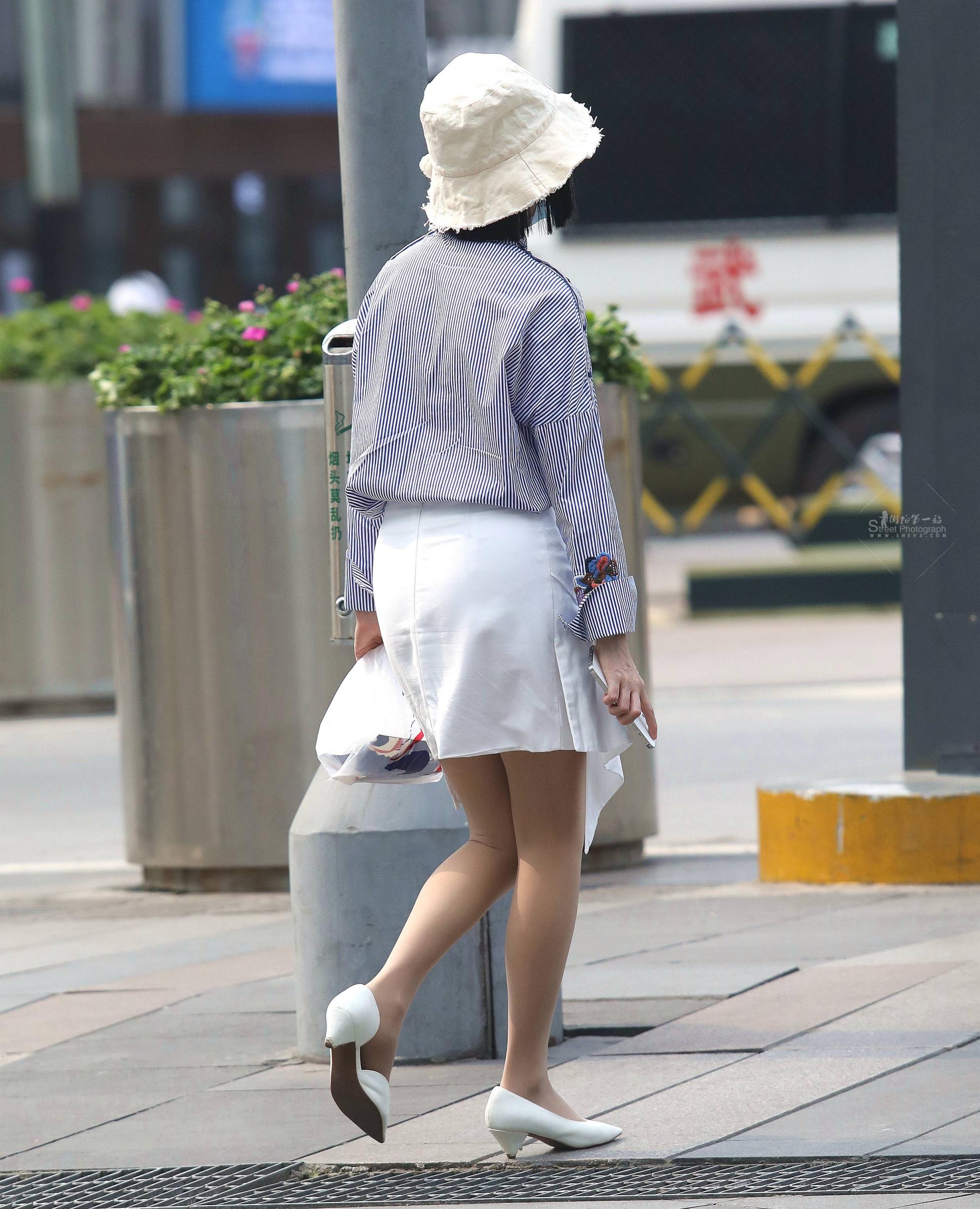 街拍肉丝高跟shaofu