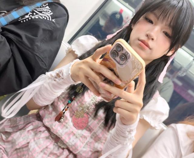 【独家原创】洛丽塔妹子的花裙肉腿白丝