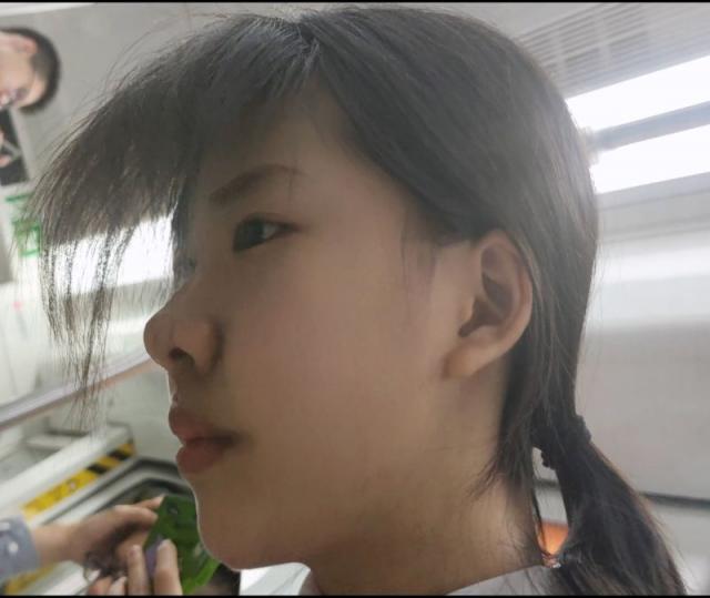 【独家原创】少女的短裙白丝瘦肉腿