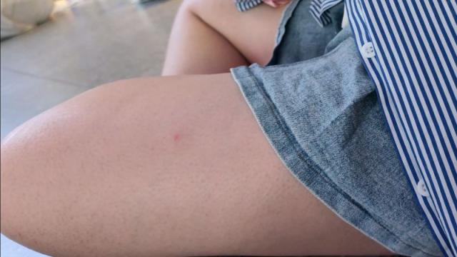 【独家原创】女生张开了丰满厚实的大腿