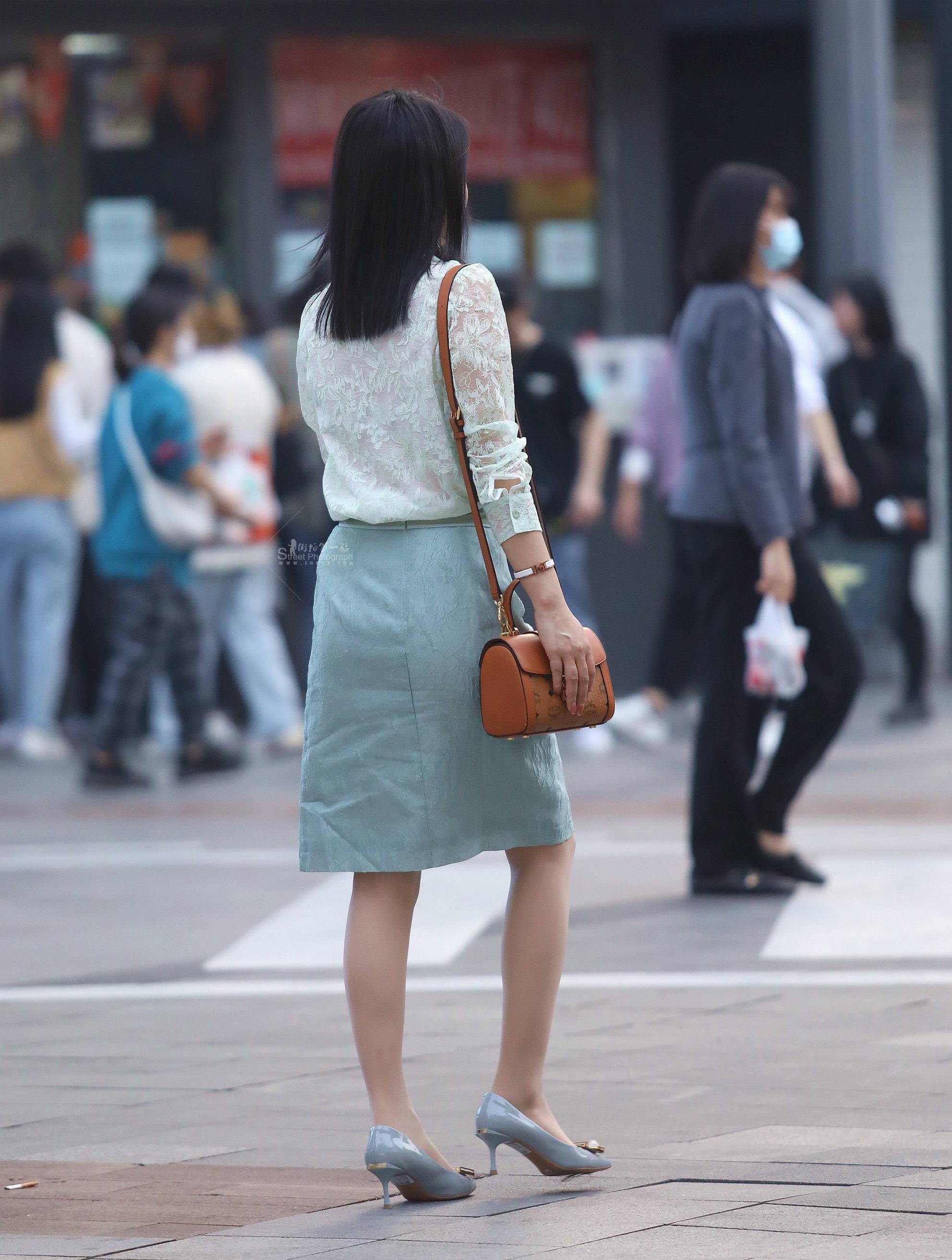 诱惑肉丝街拍高跟shaofu