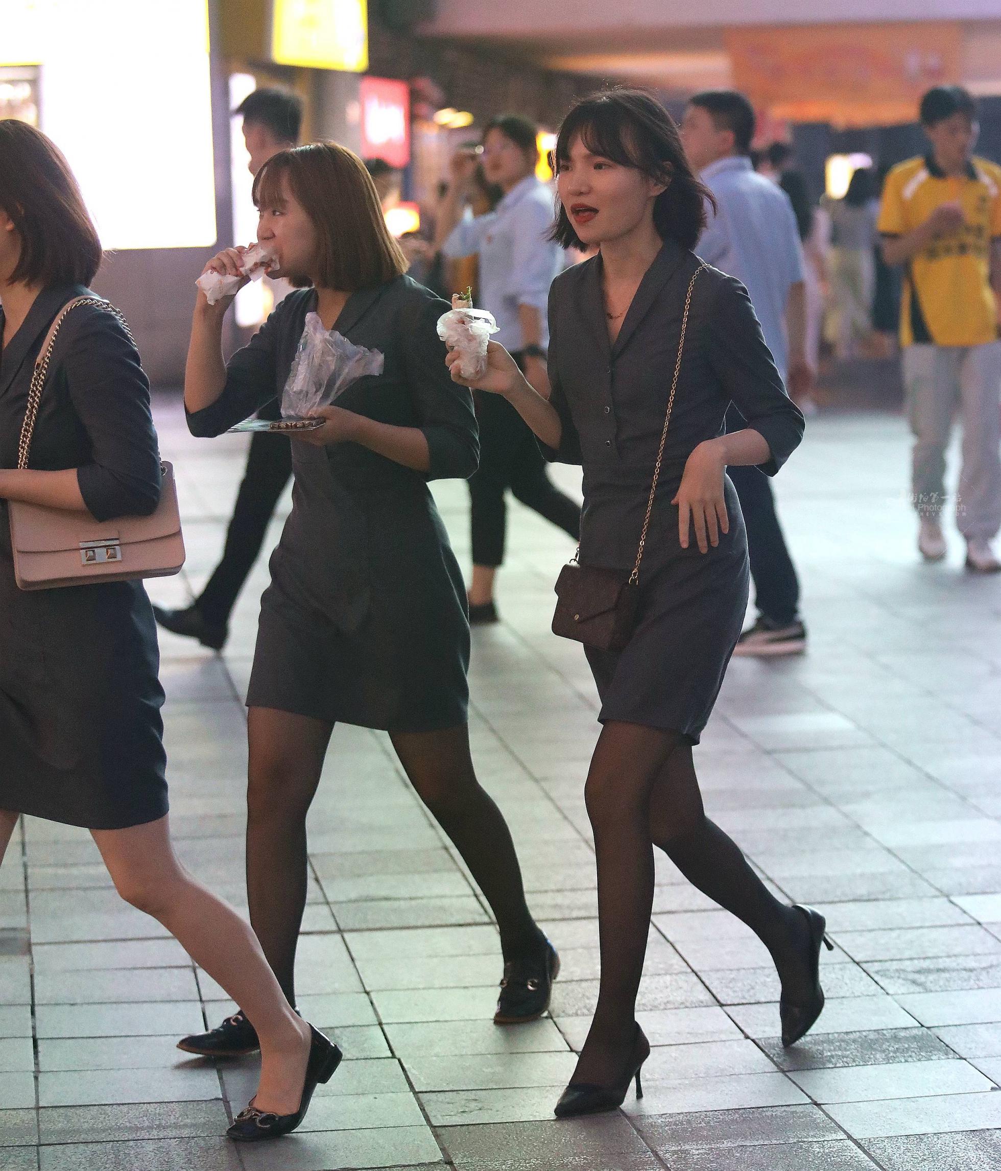街拍黑丝职业装