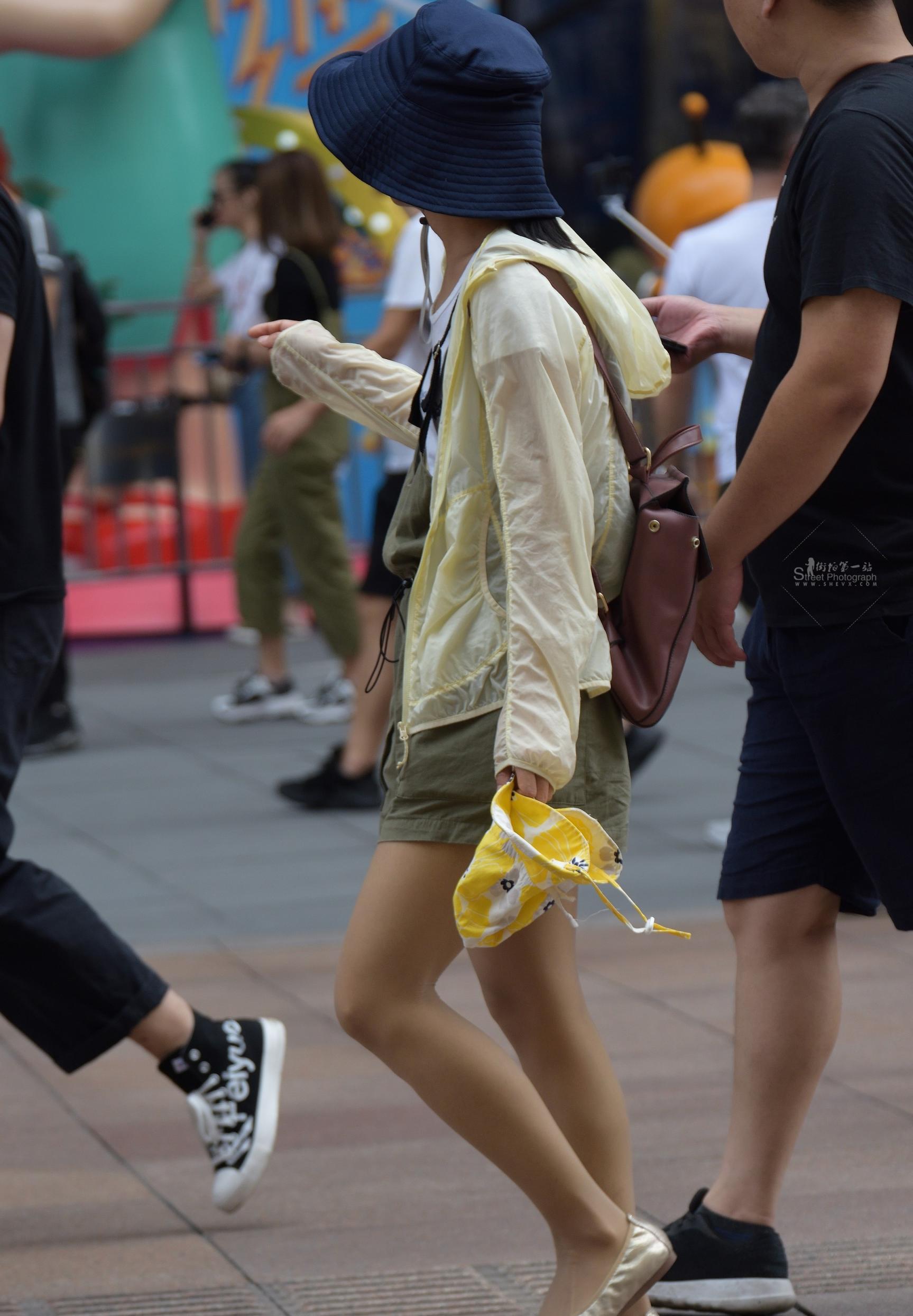 街边街拍丝袜，18张图