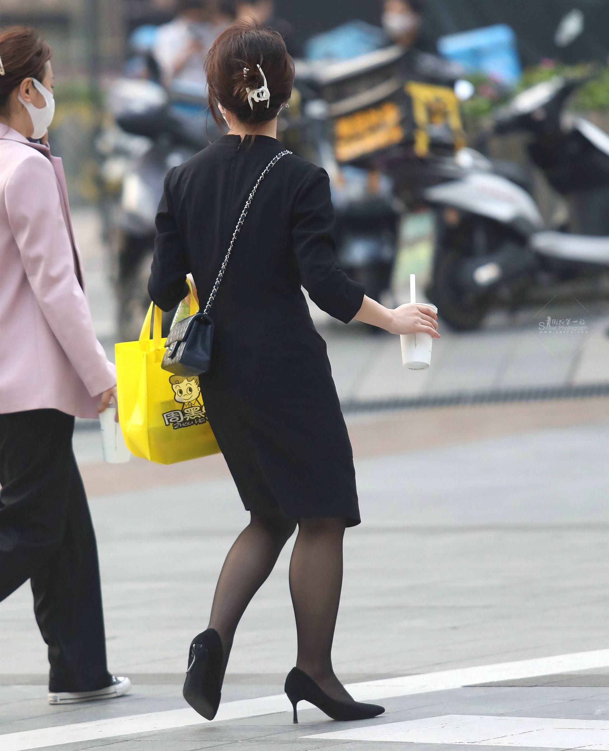 街拍黑丝高跟OL