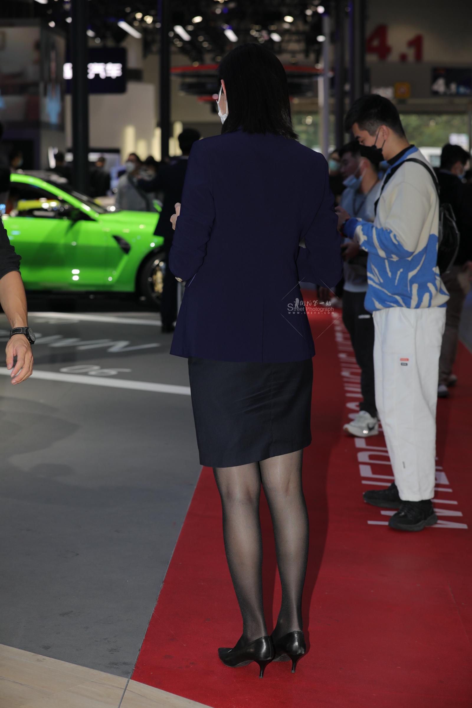【街拍心灵】黑 丝街拍高跟黑色制服街拍高跟销shou