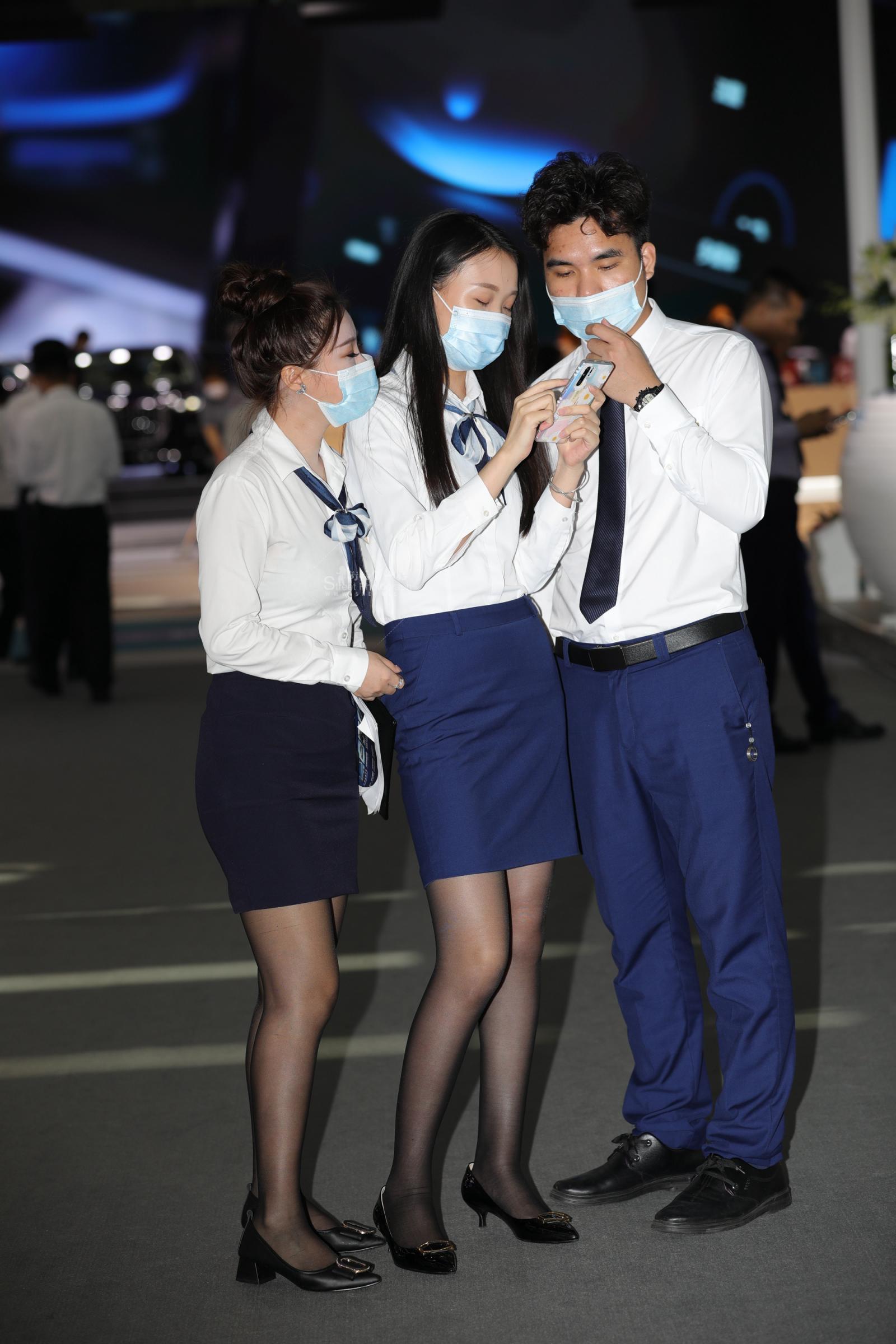  【街拍心灵】汽车销shou黑 丝美tui哇塞