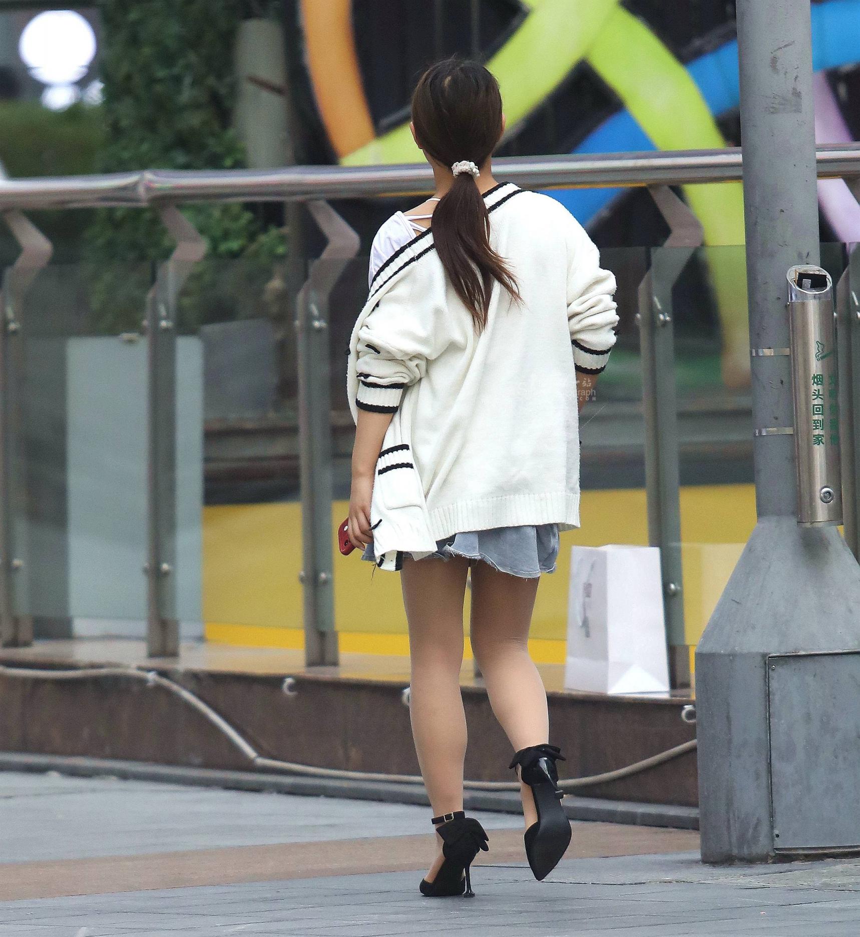 肉丝街拍高跟妹子