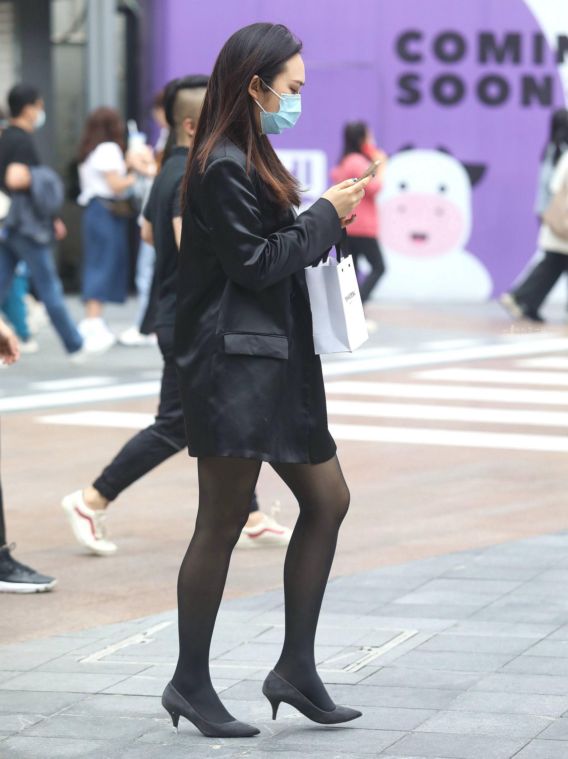 诱惑街拍黑丝高跟shaofu