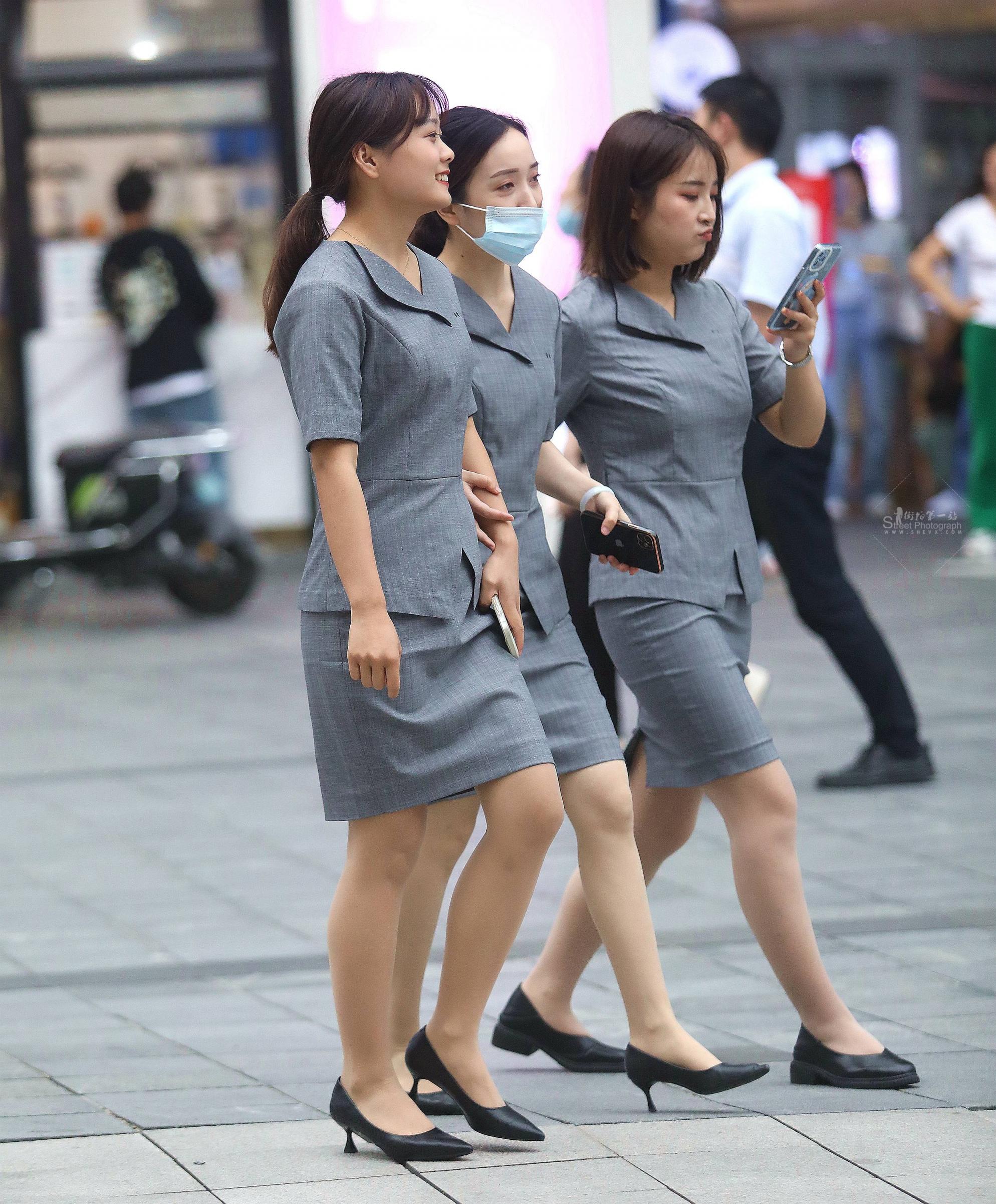 3个肉丝街拍OL-13P