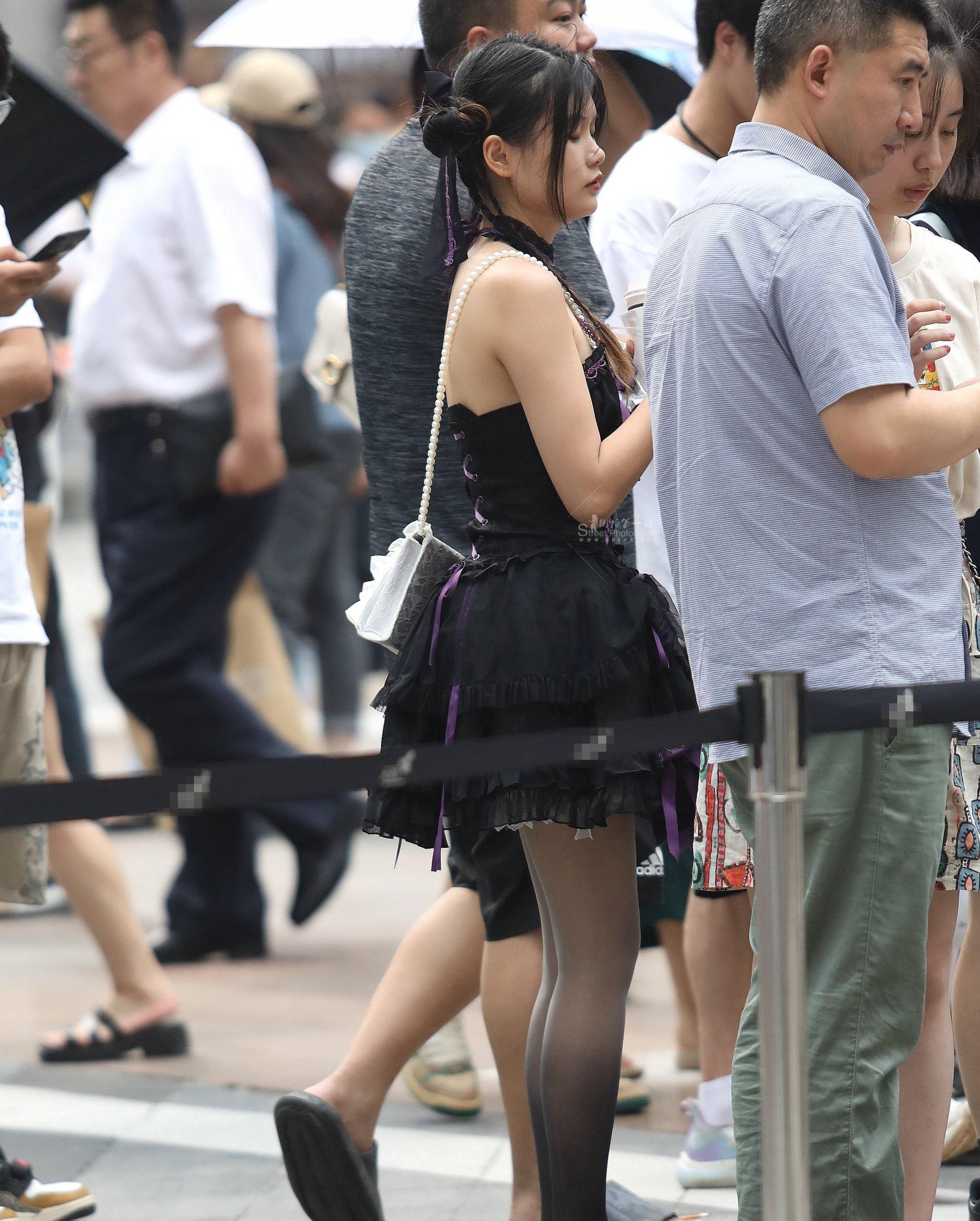 彩色街拍丝袜妹子