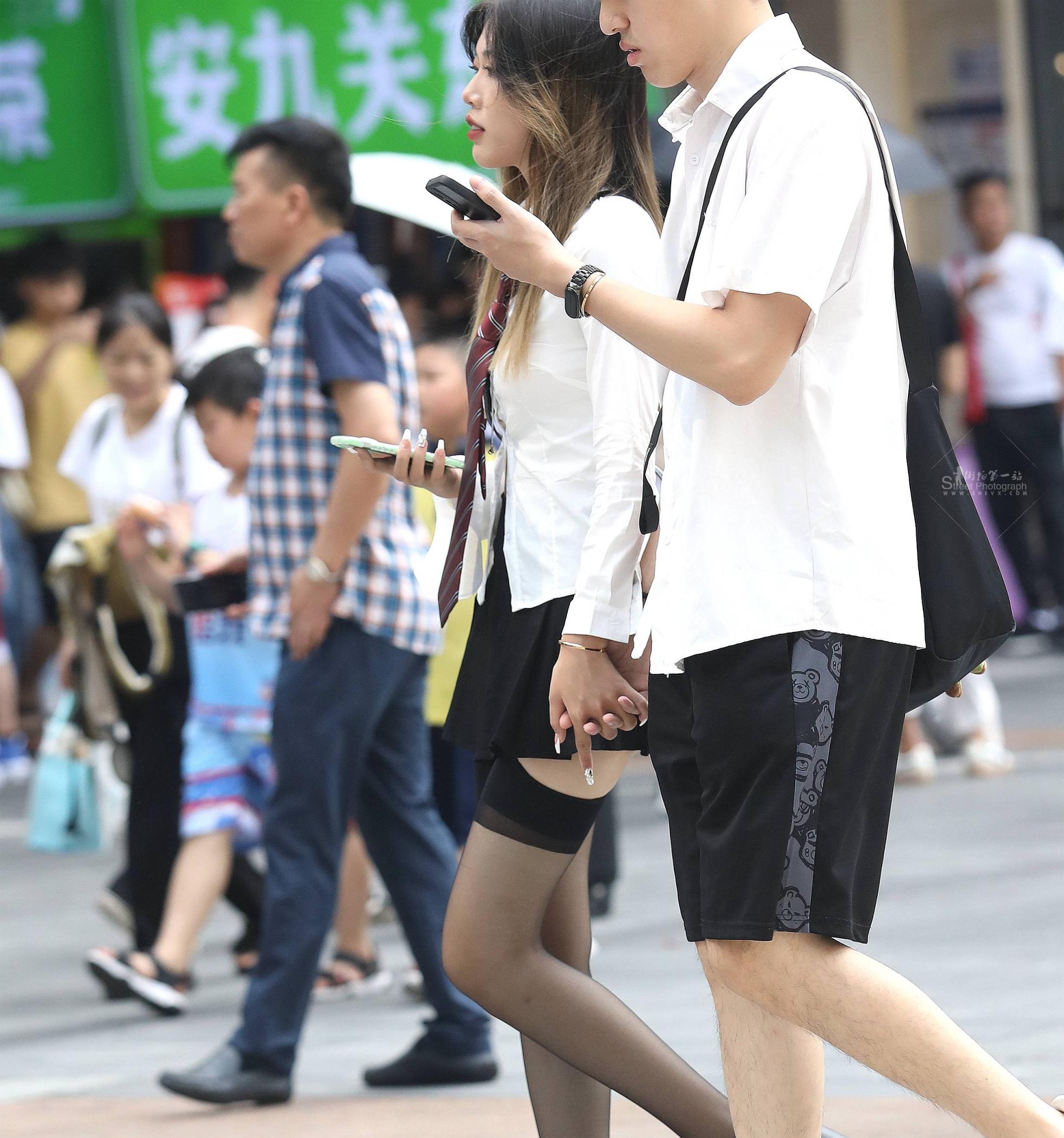 诱惑街拍黑丝妹子