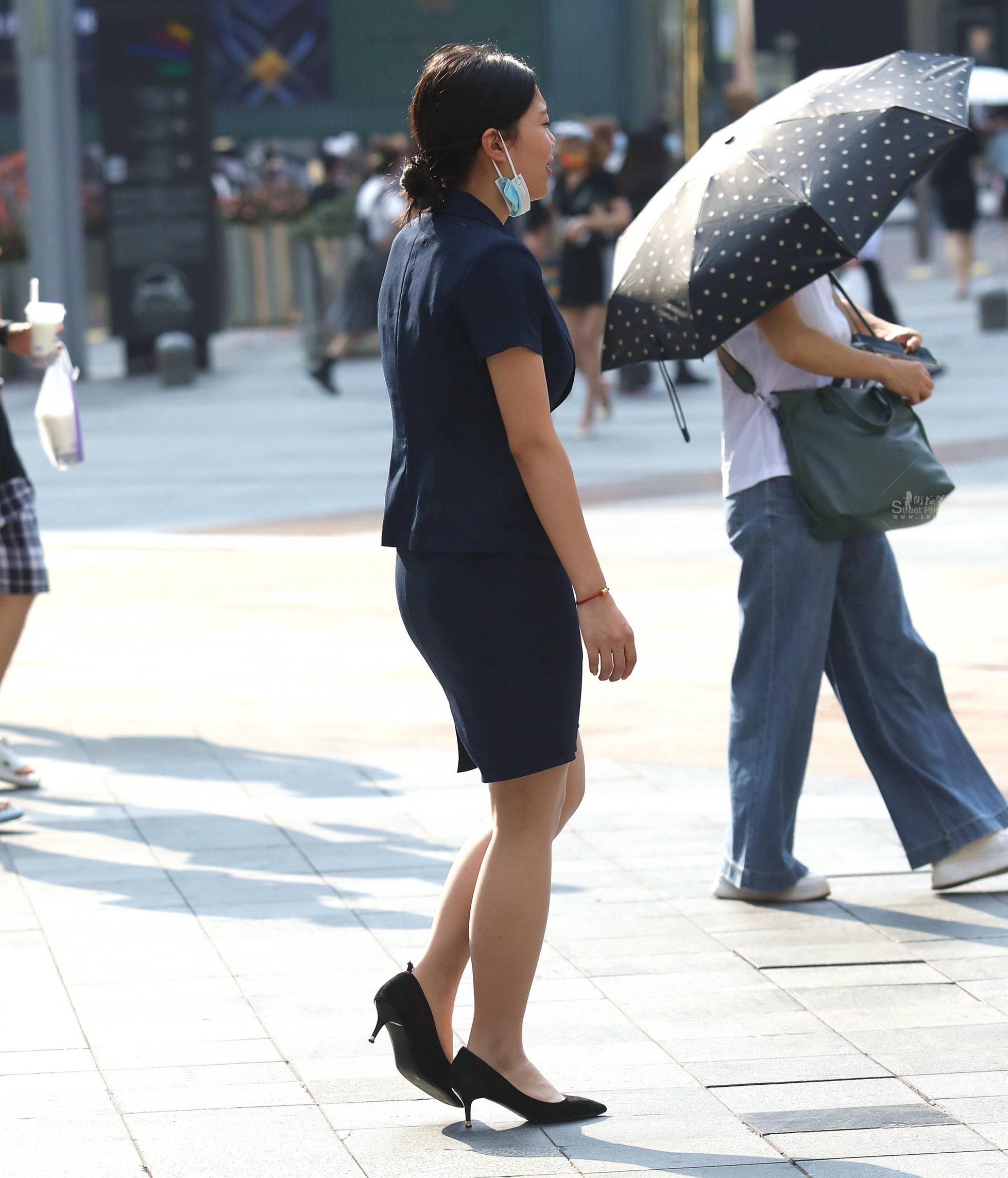  » 肉丝街拍高跟职业装
