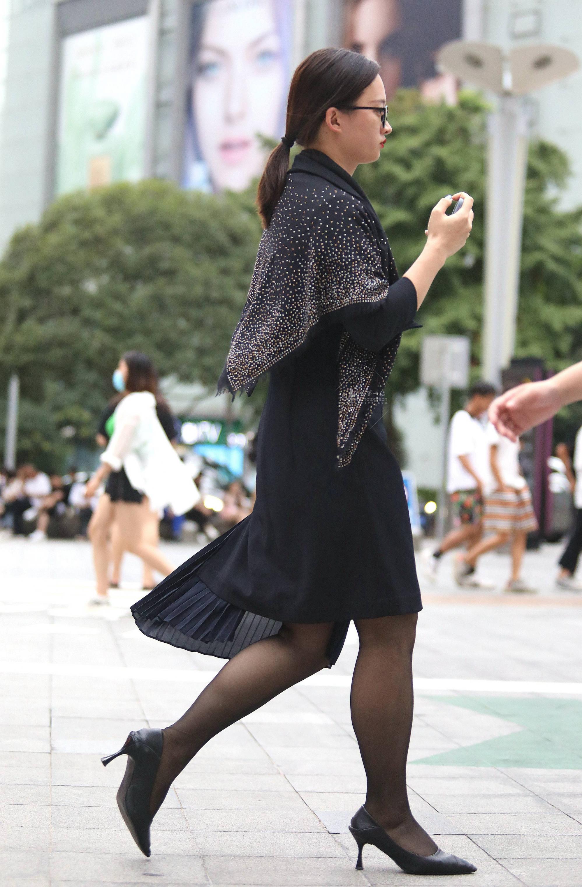 » 街拍黑丝高跟shaofu
