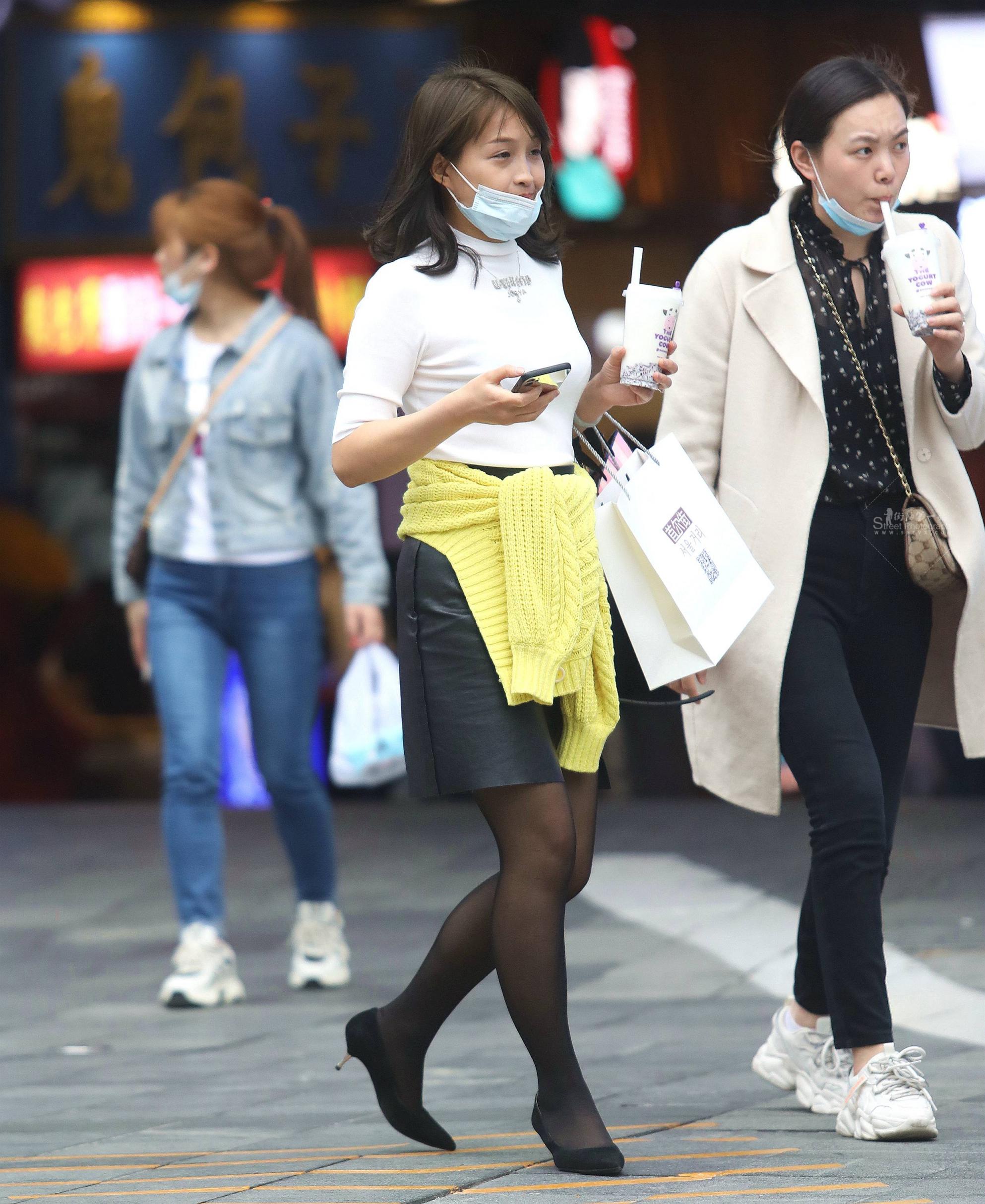  诱惑街拍黑丝高跟