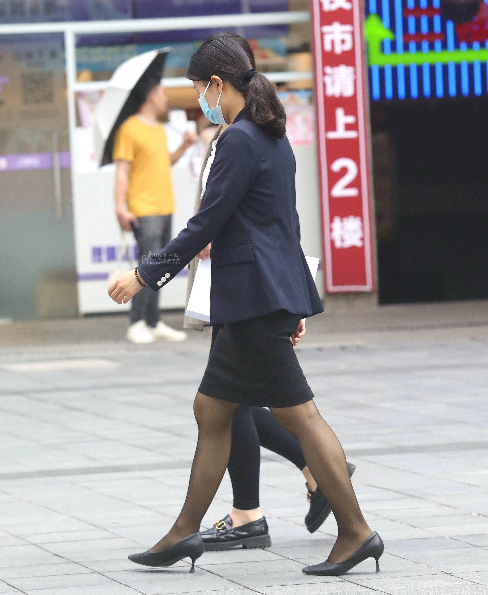  【珏一笑而过】诱惑黑丝街拍高跟OL