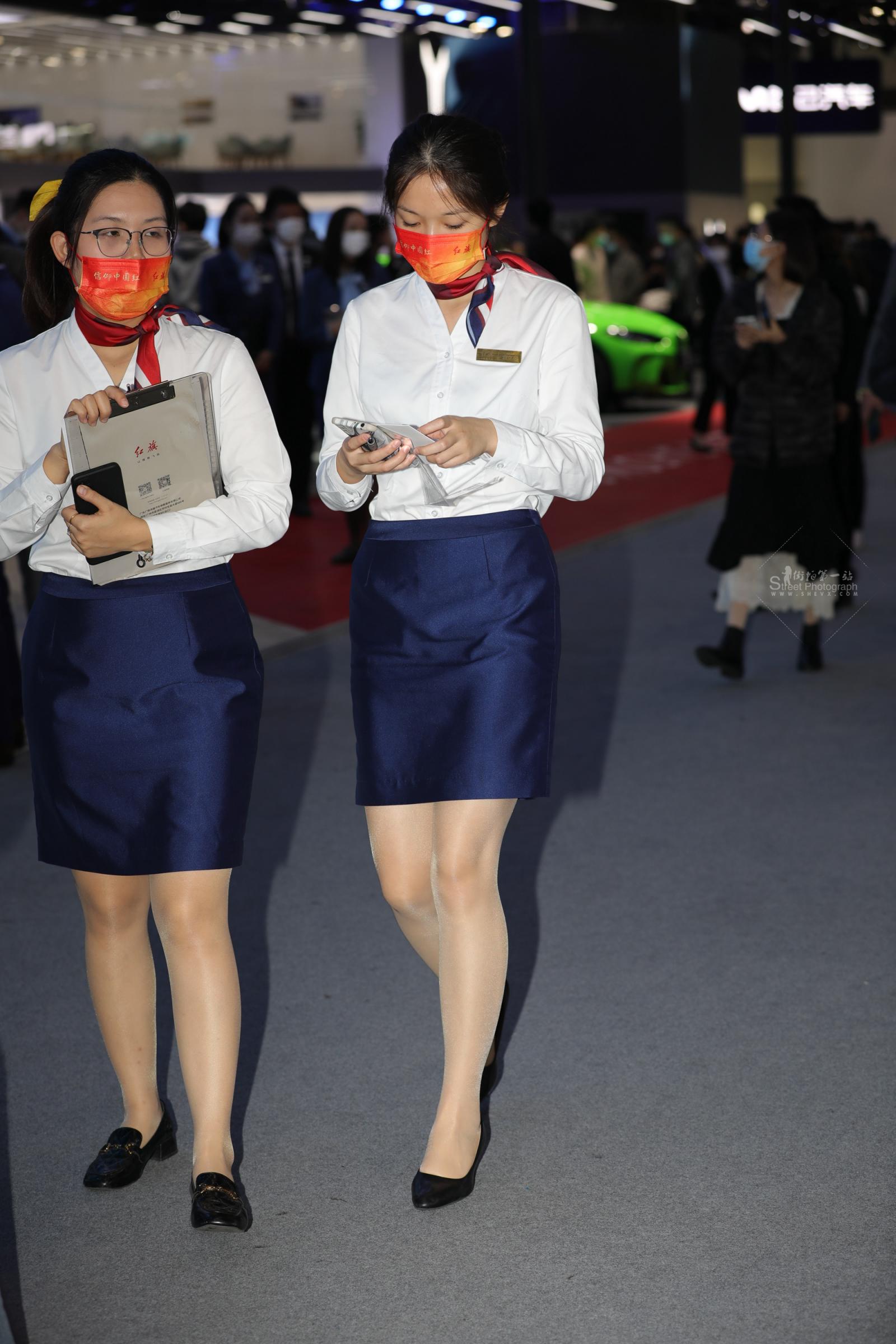 【街拍心灵】肉 丝街拍高跟汽车销shou美tui