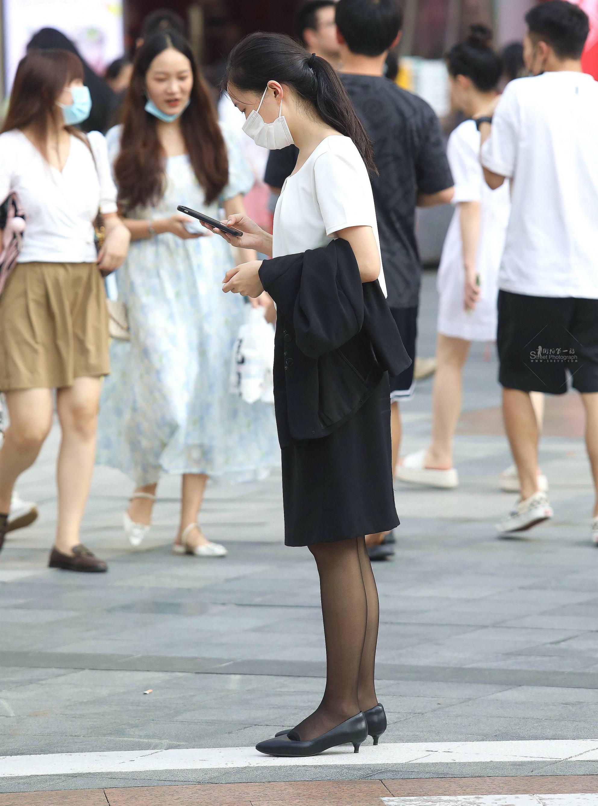 【珏一笑而过】诱惑街拍黑丝高跟OL