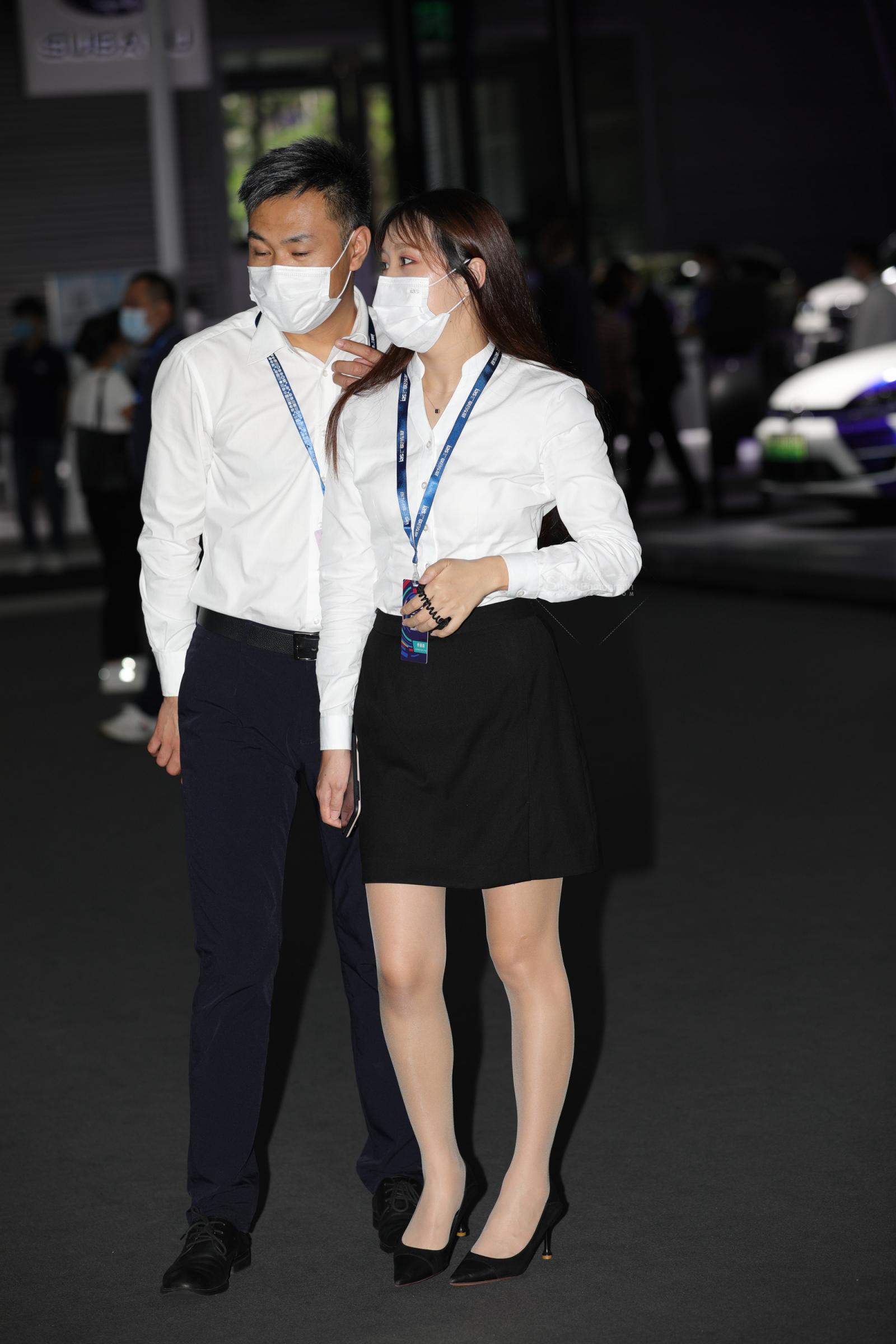 【街拍心灵】汽车销shou肉 丝街拍高跟美tui