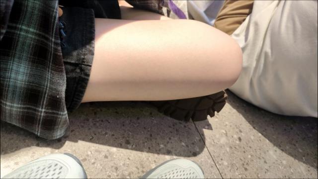 【独家原创】少女外套也遮不住光亮且光滑的嫩肉腿