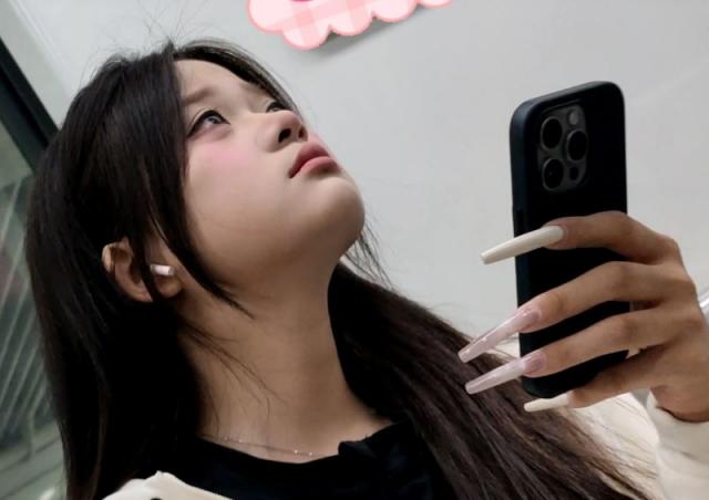 【独家原创】软妹子的大白外套也遮不住大小美肉腿