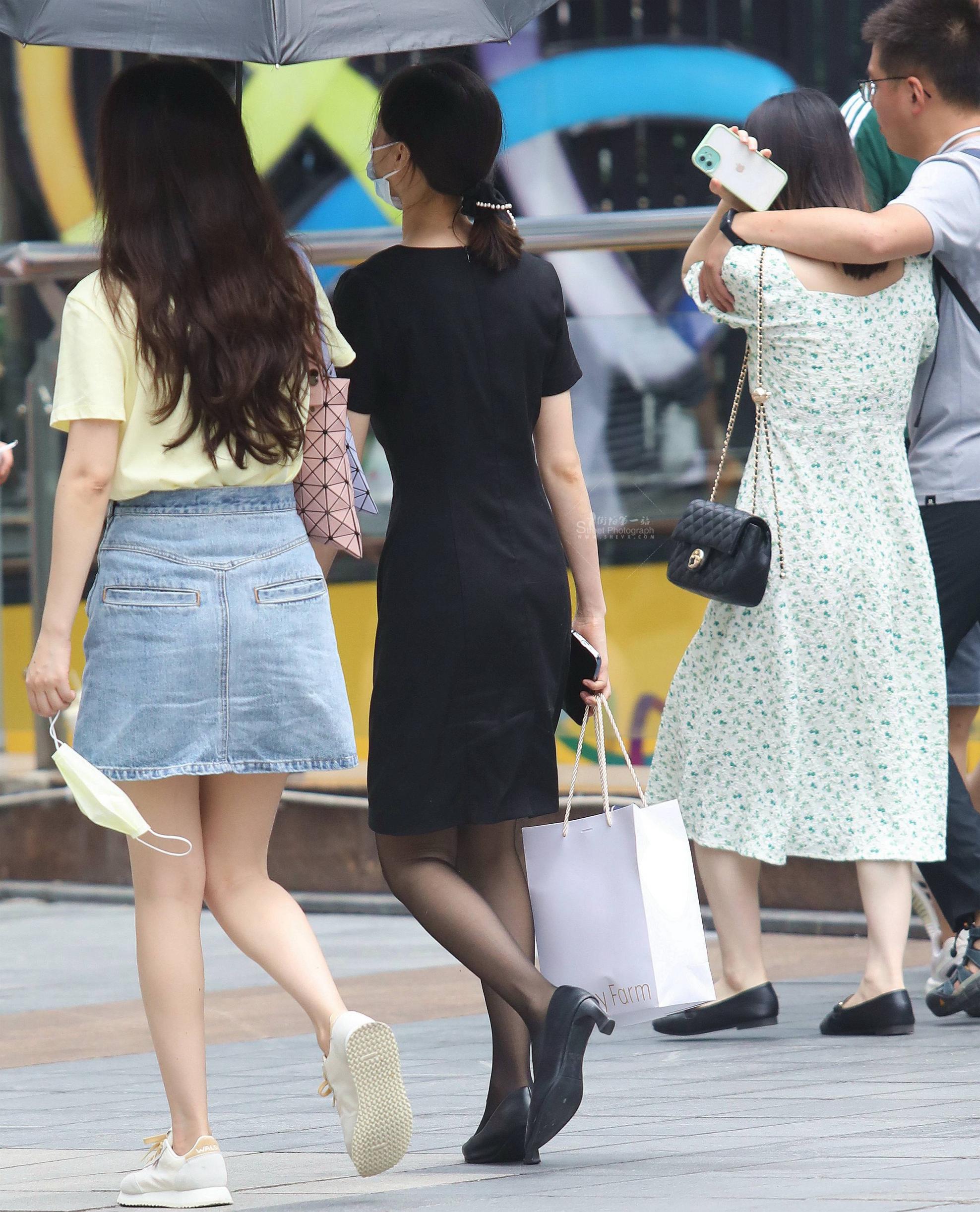 黑丝街拍高跟OL