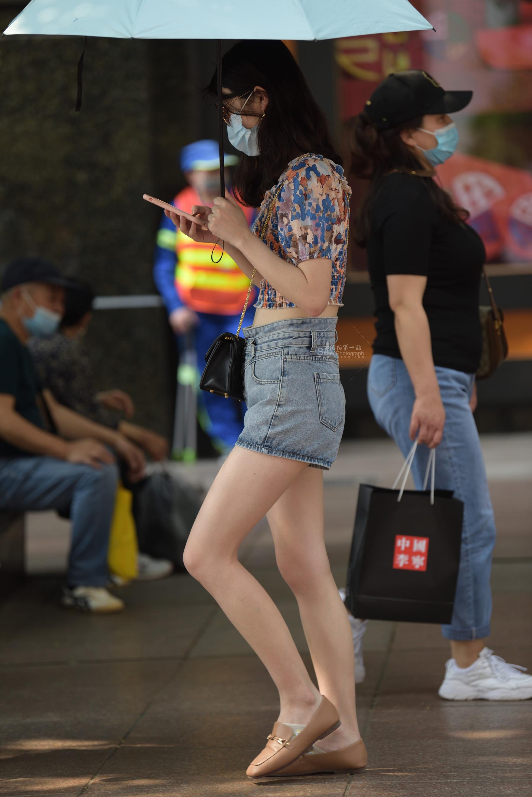 夏天街头一景