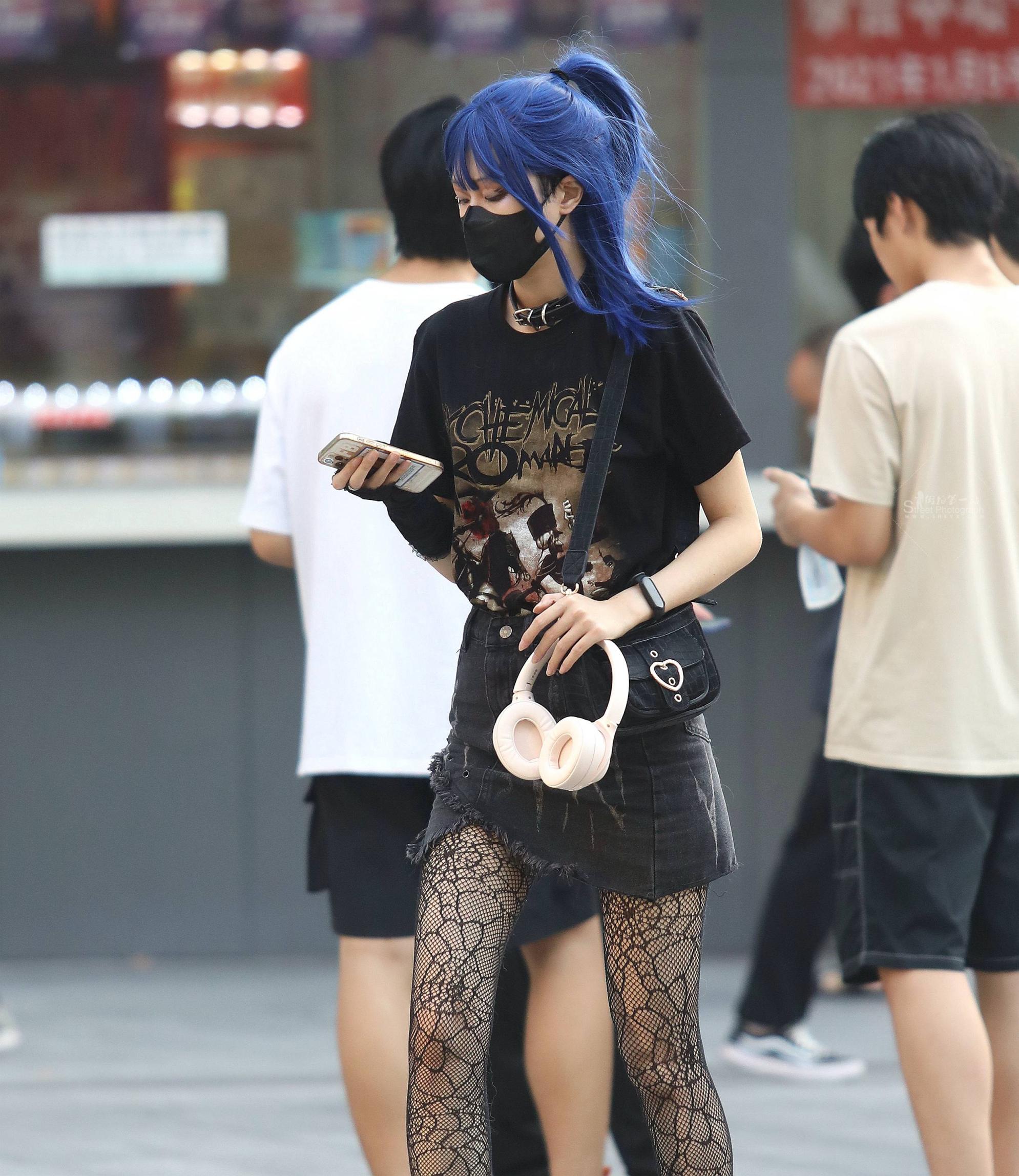  街拍黑丝妹子