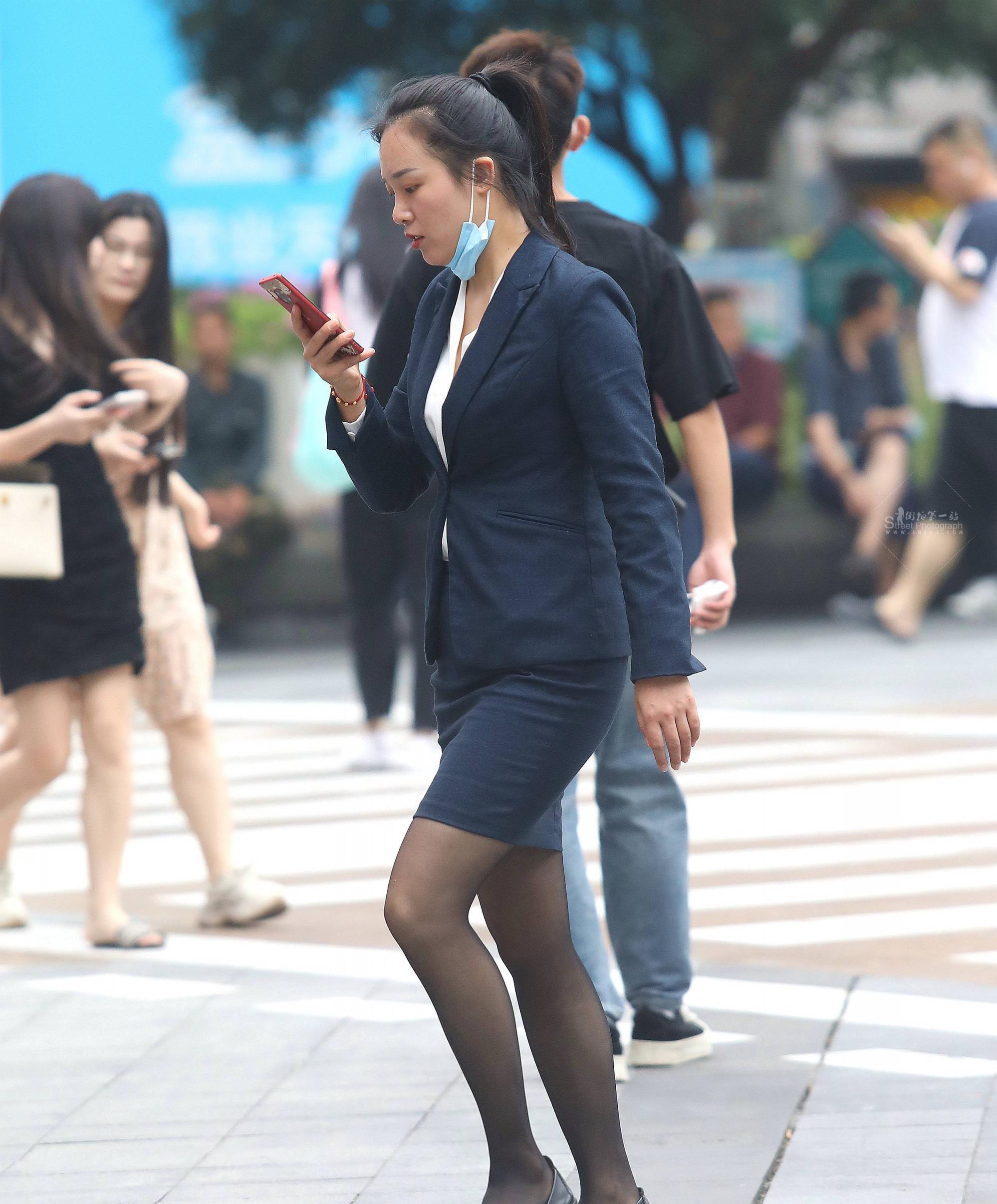 街拍黑丝职业装
