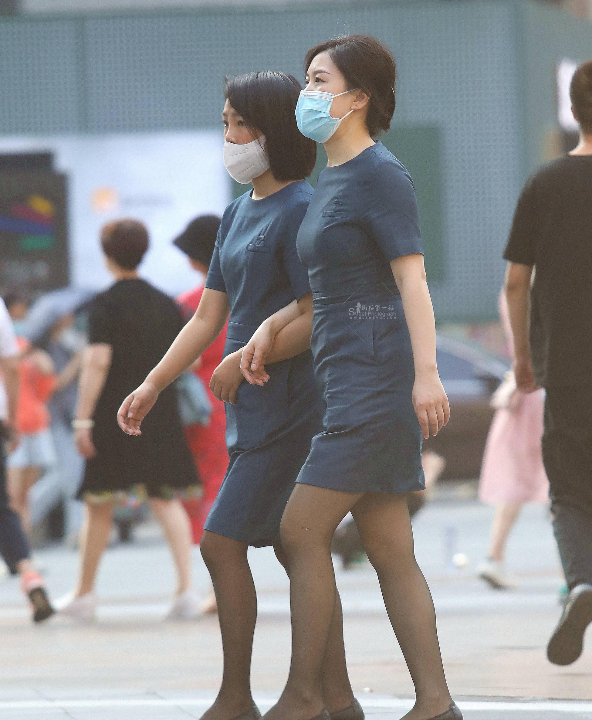 【珏一笑而过】诱惑黑丝街拍OL