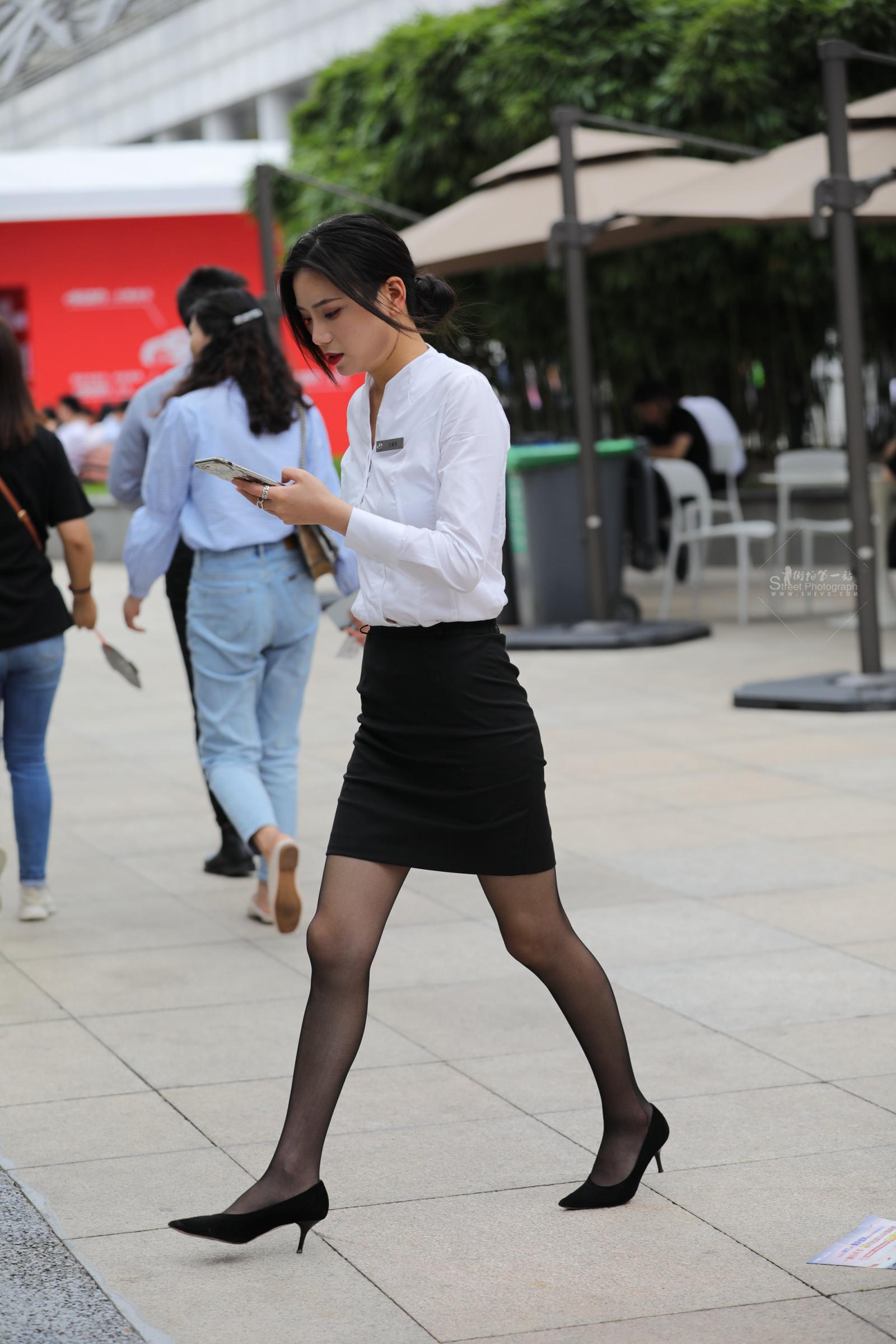 长tui黑 丝街拍高跟汽车销shou美眉