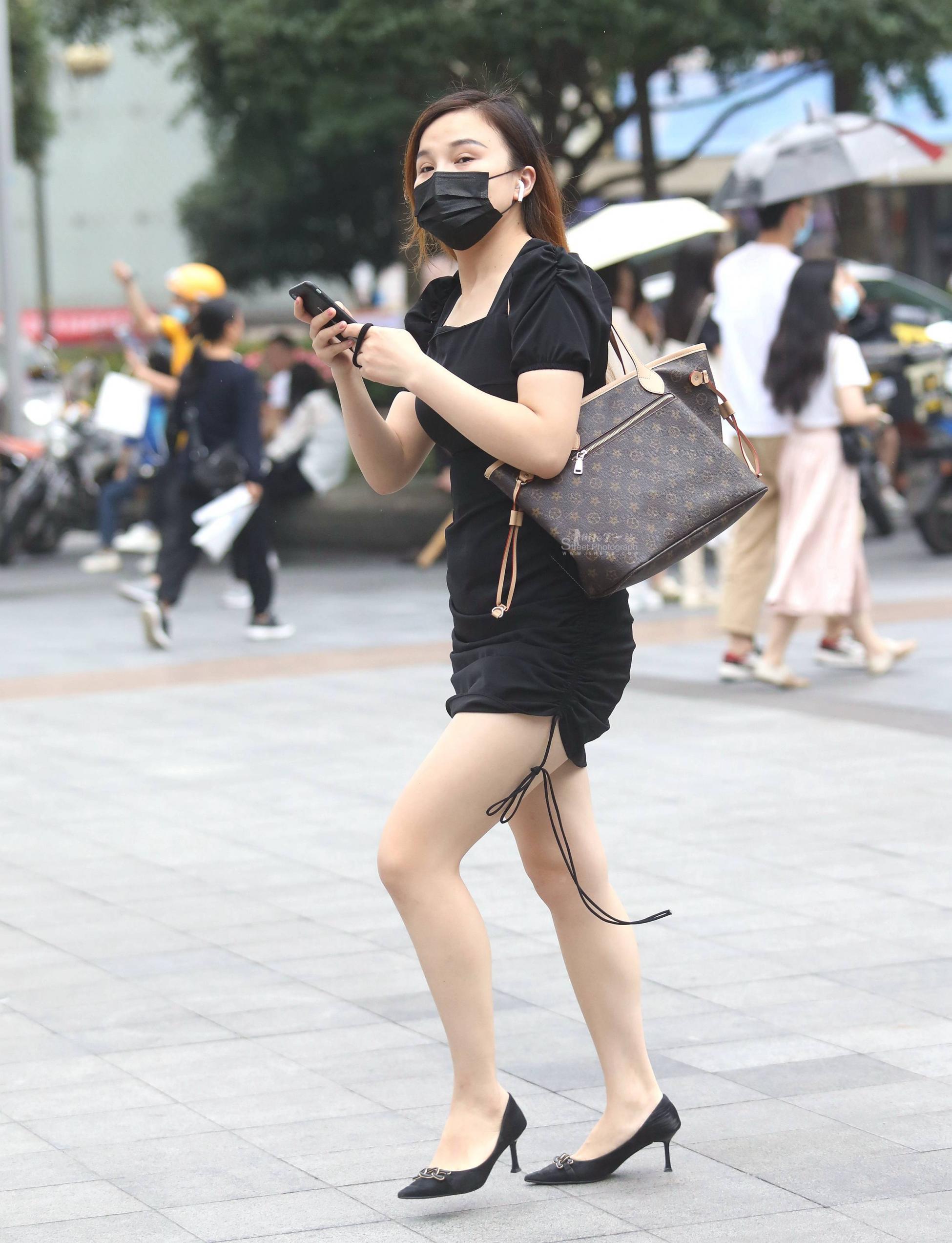 黑裙街拍高跟qingshu