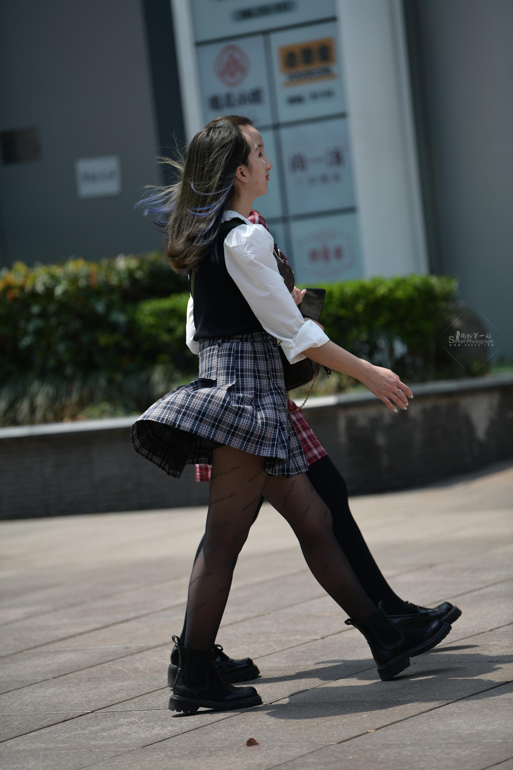 裙摆总是飞起来