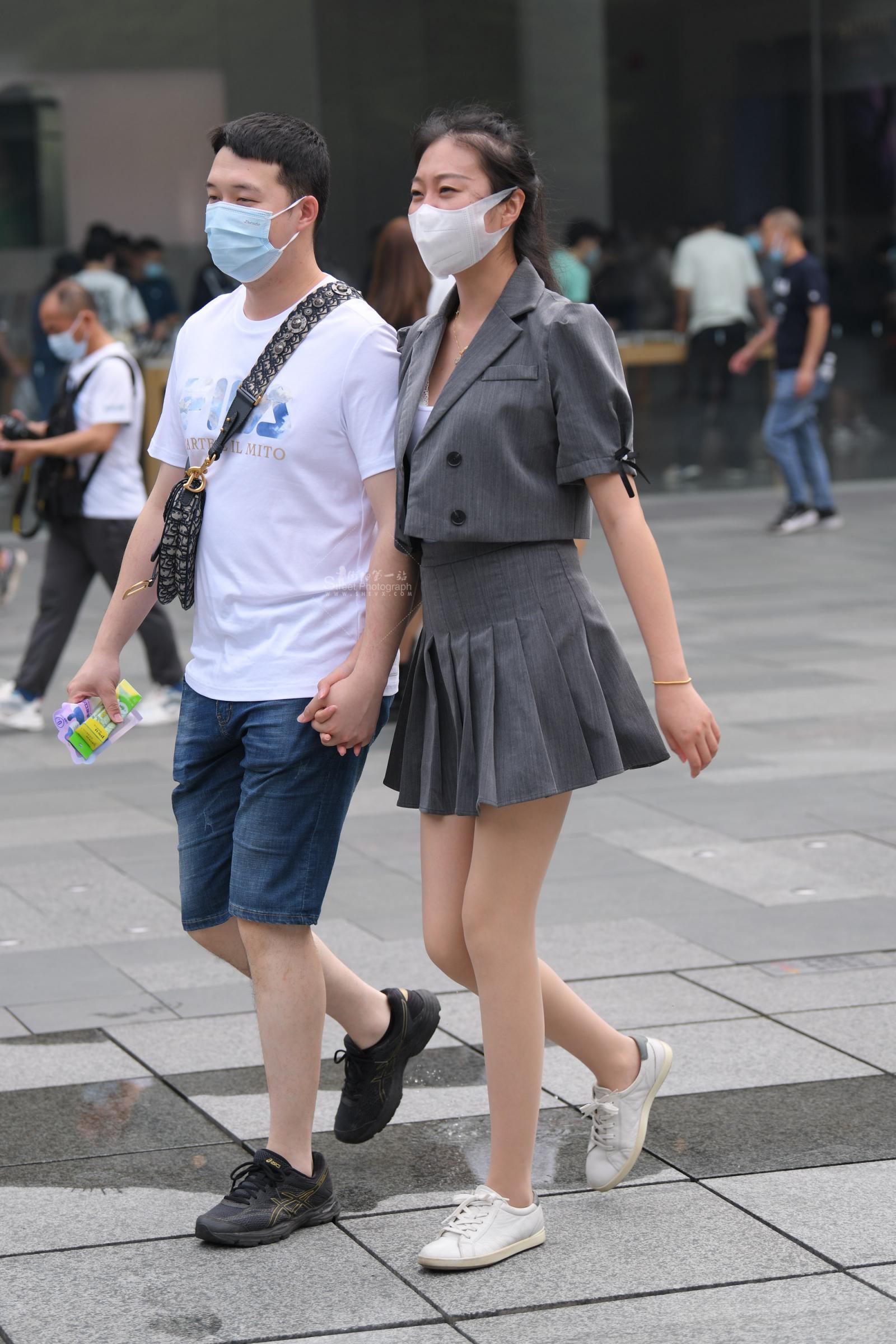  22612-1+65【摄神】百褶裙街拍丝袜