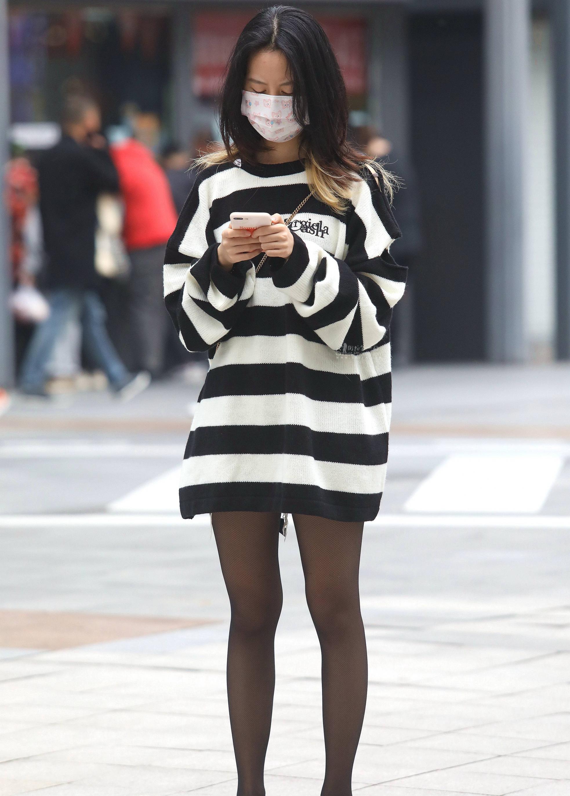 街拍黑丝妹子