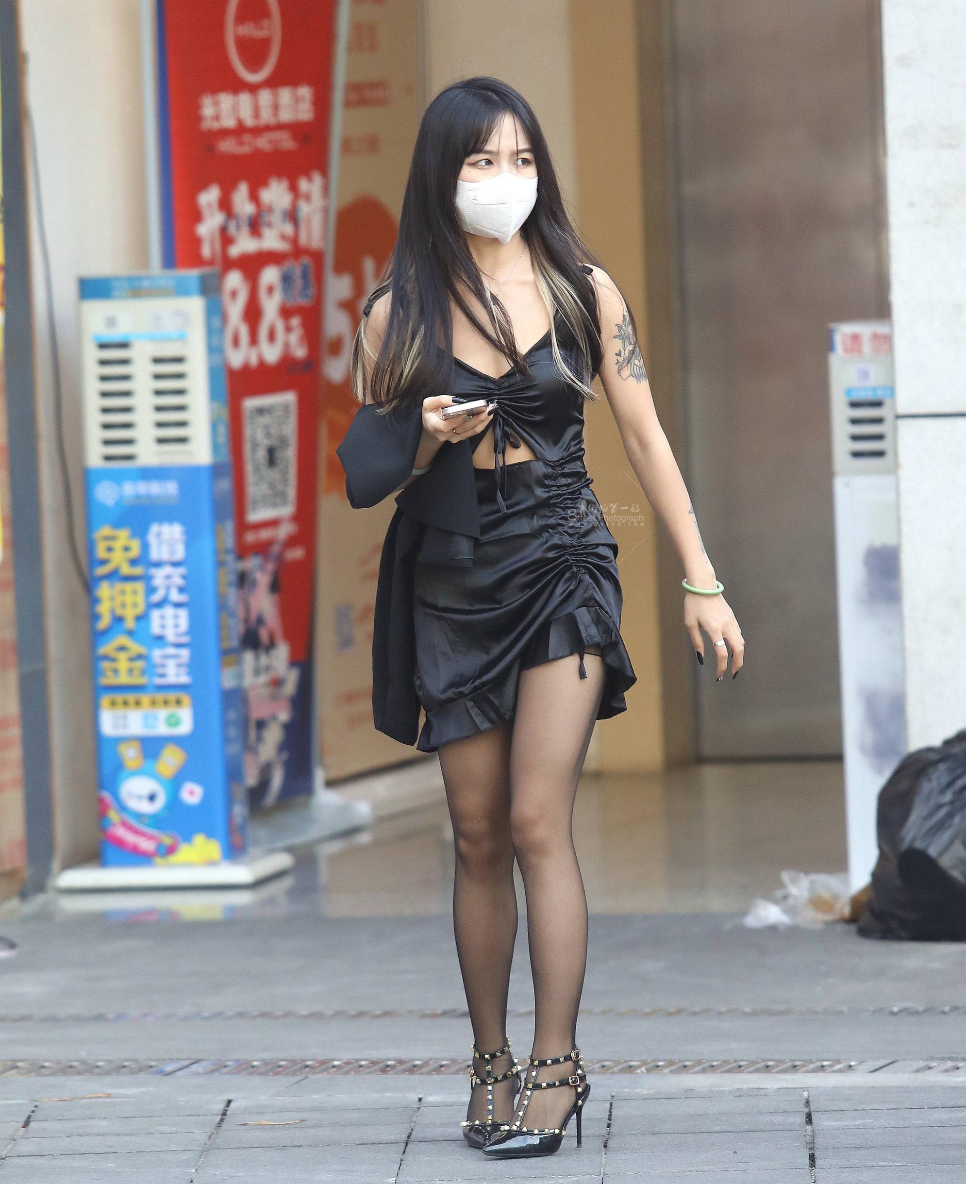 诱惑黑丝街拍高跟妹子