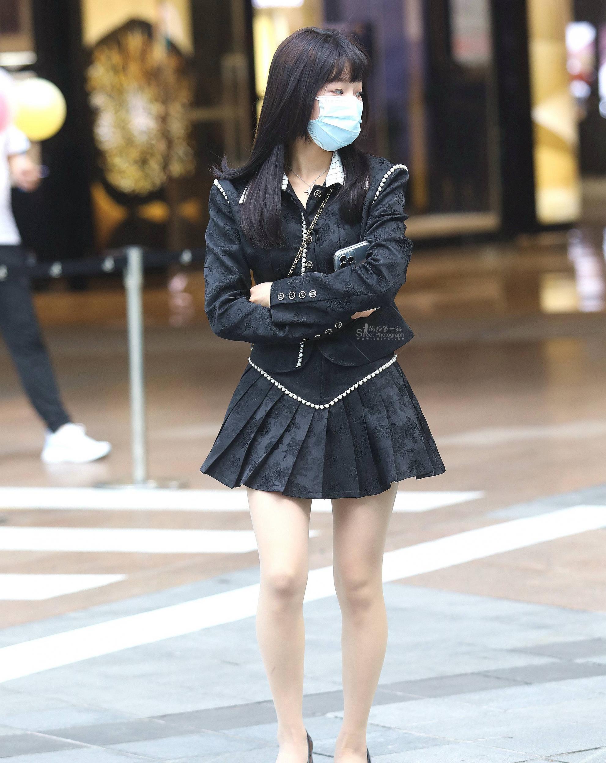 诱惑肉丝街拍短裙妹子