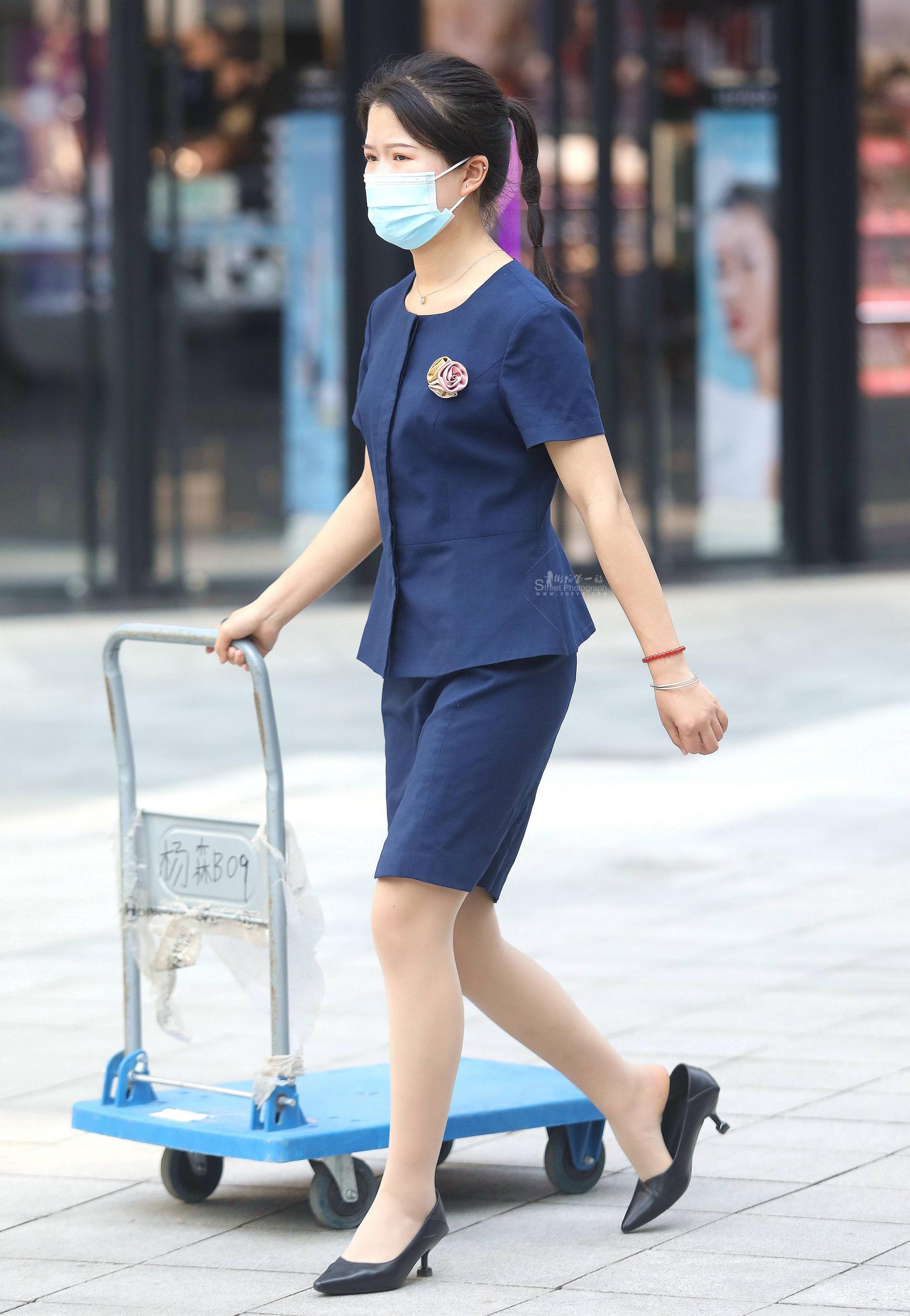 诱惑肉丝高跟街拍OL