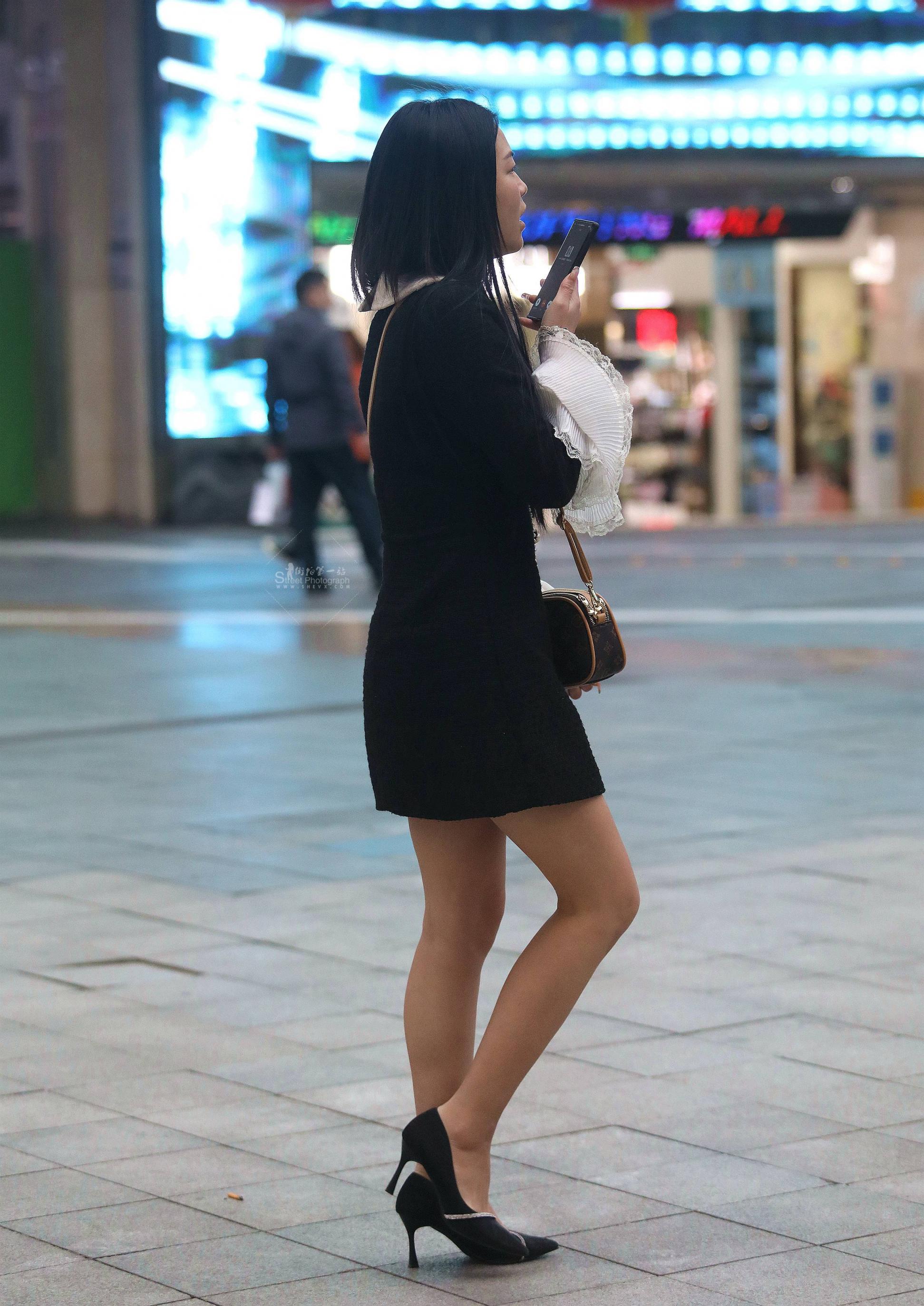 诱惑肉丝街拍高跟shaofu