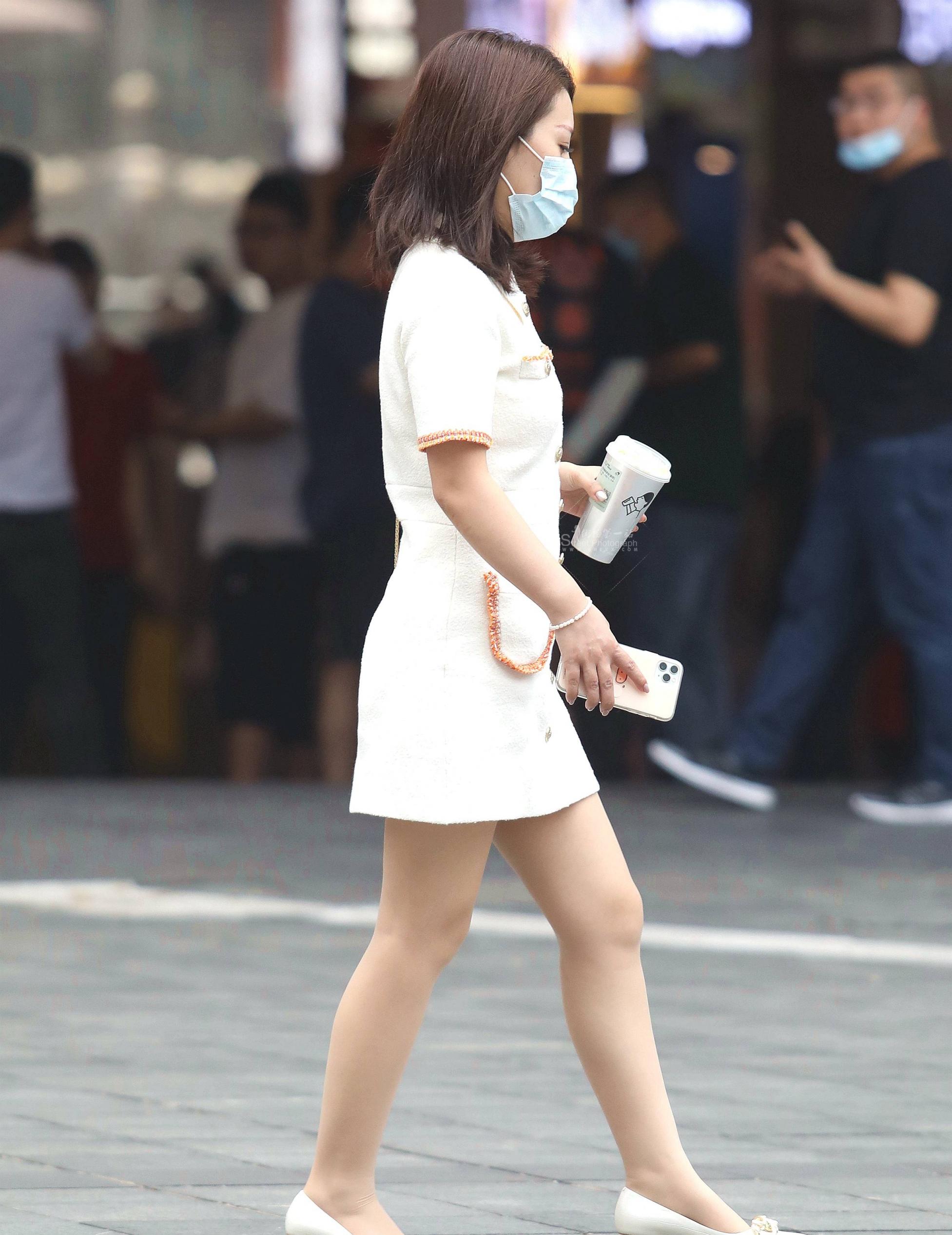  诱惑街拍肉丝shufu