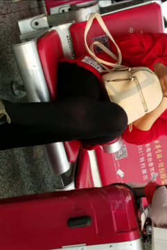 红衣黑SI白包
