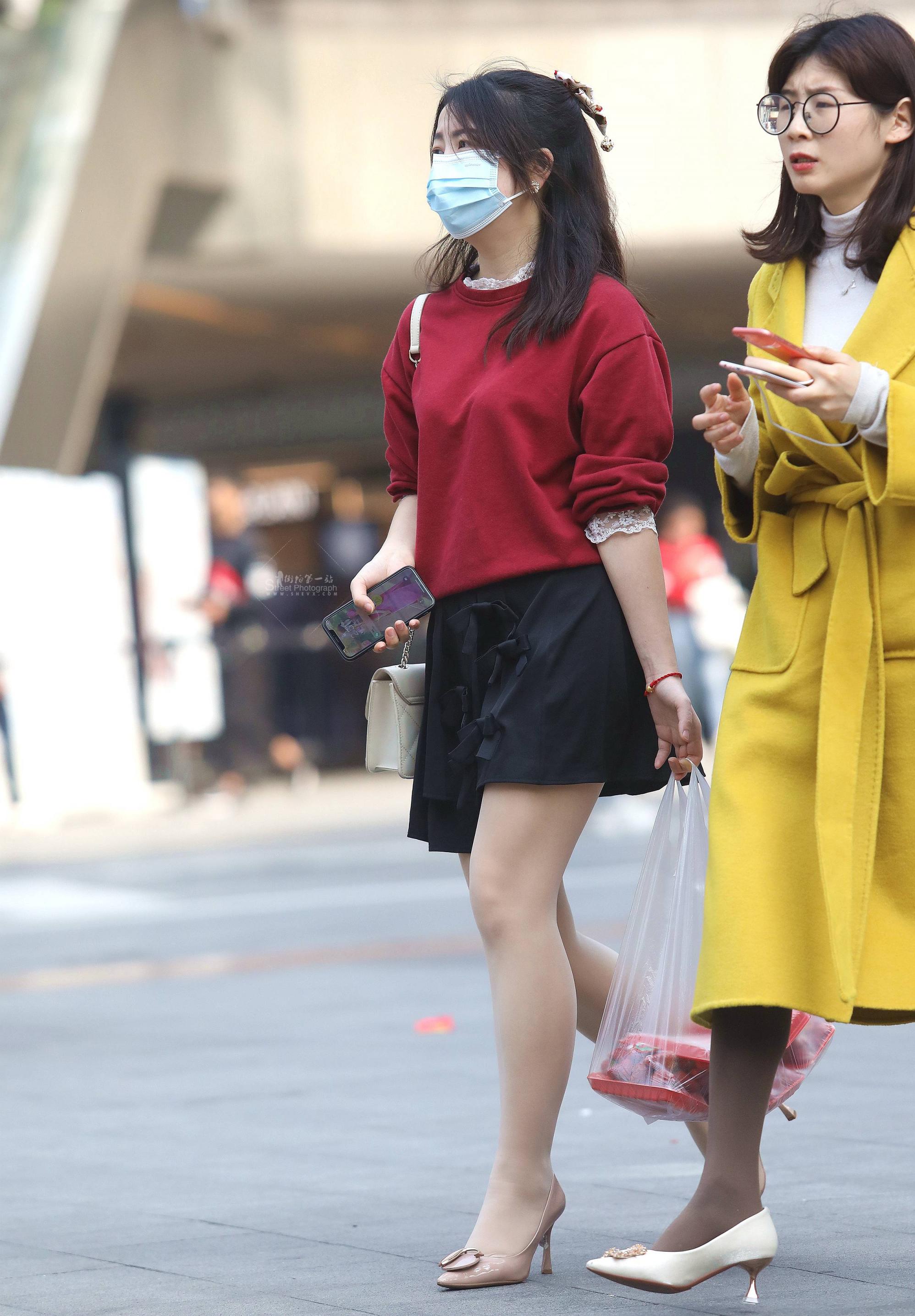 诱惑街拍肉丝高跟shaofu