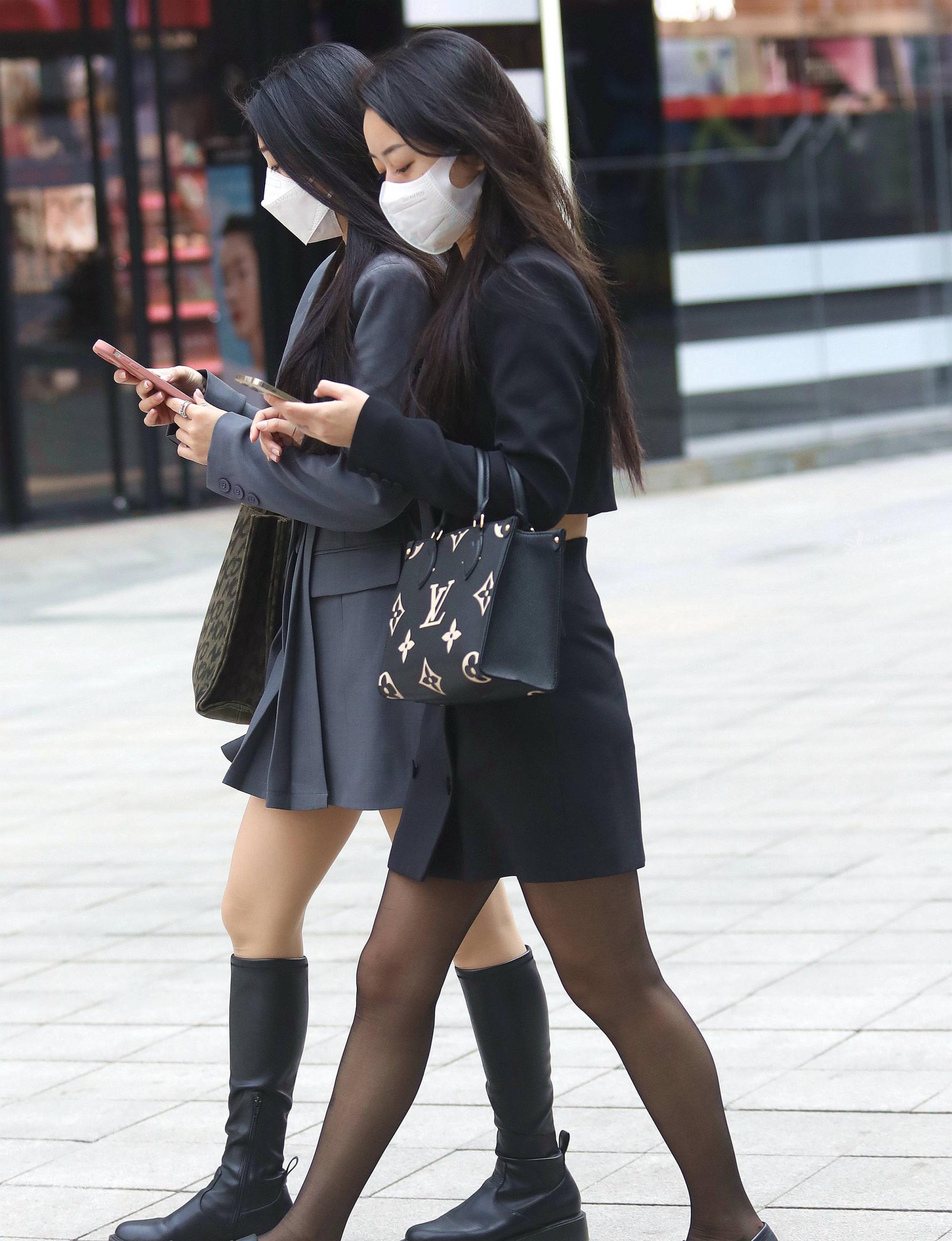 街拍黑丝妹子
