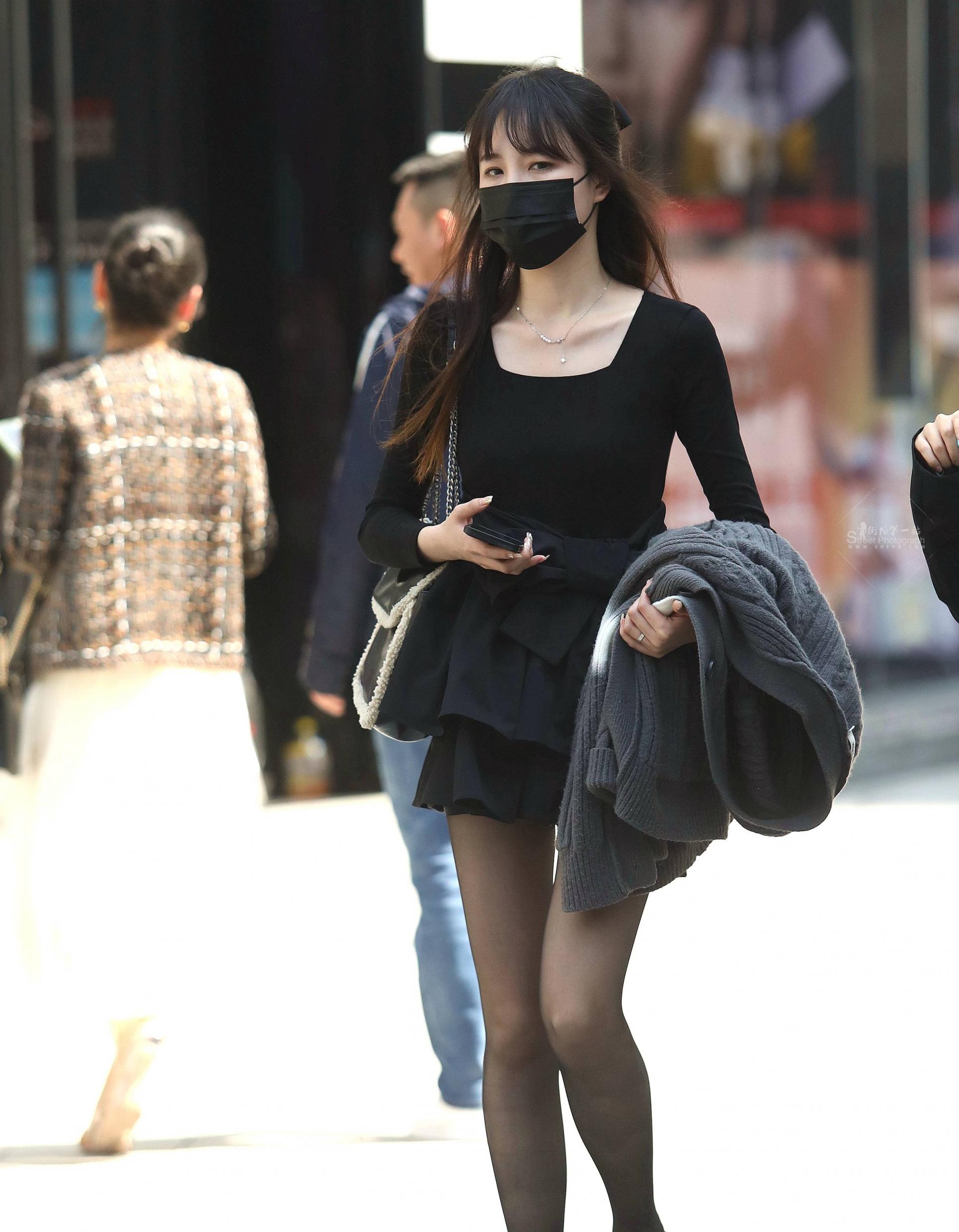  诱惑街拍黑丝美shaofu