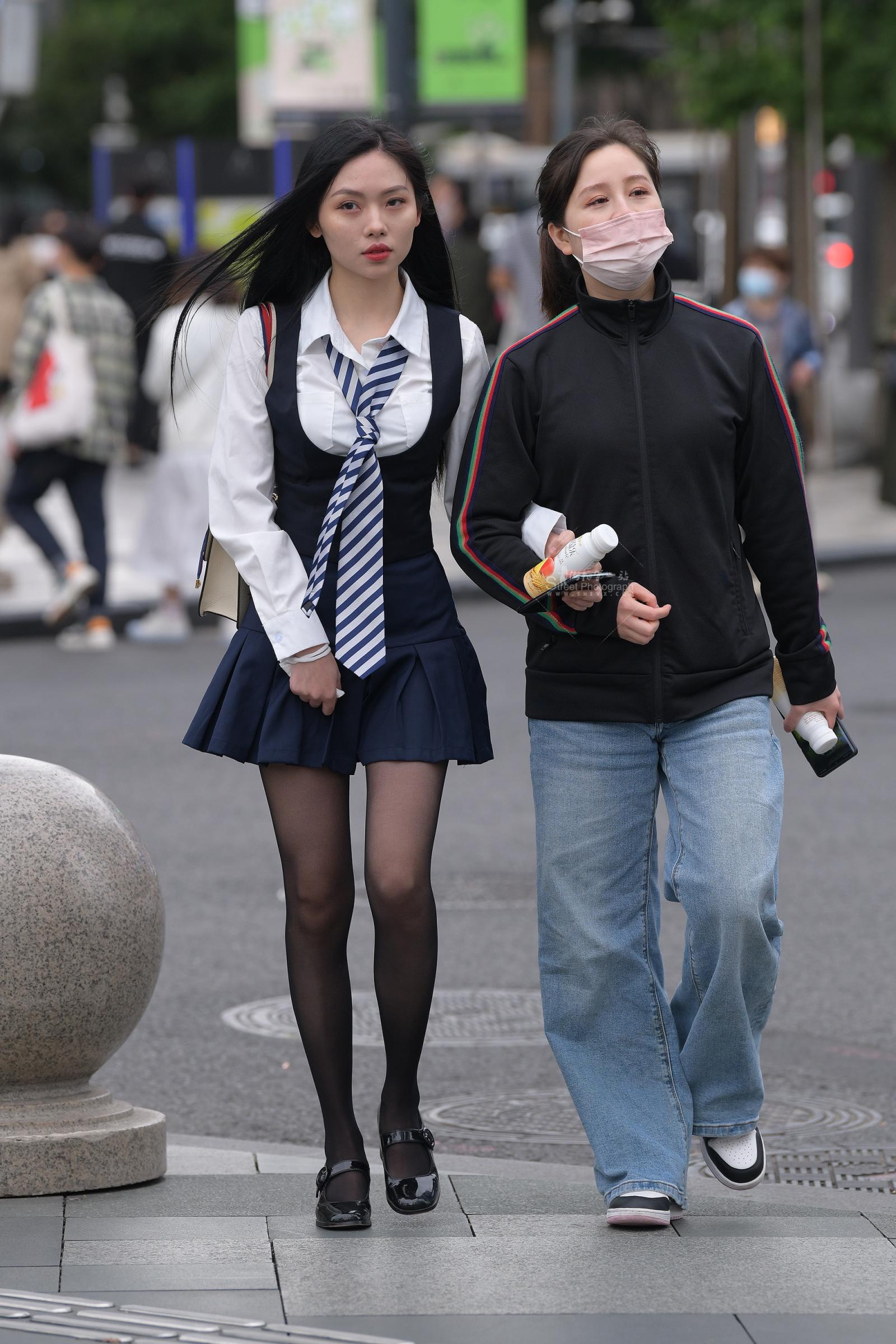 22514-2+139眉清目秀的街拍女生