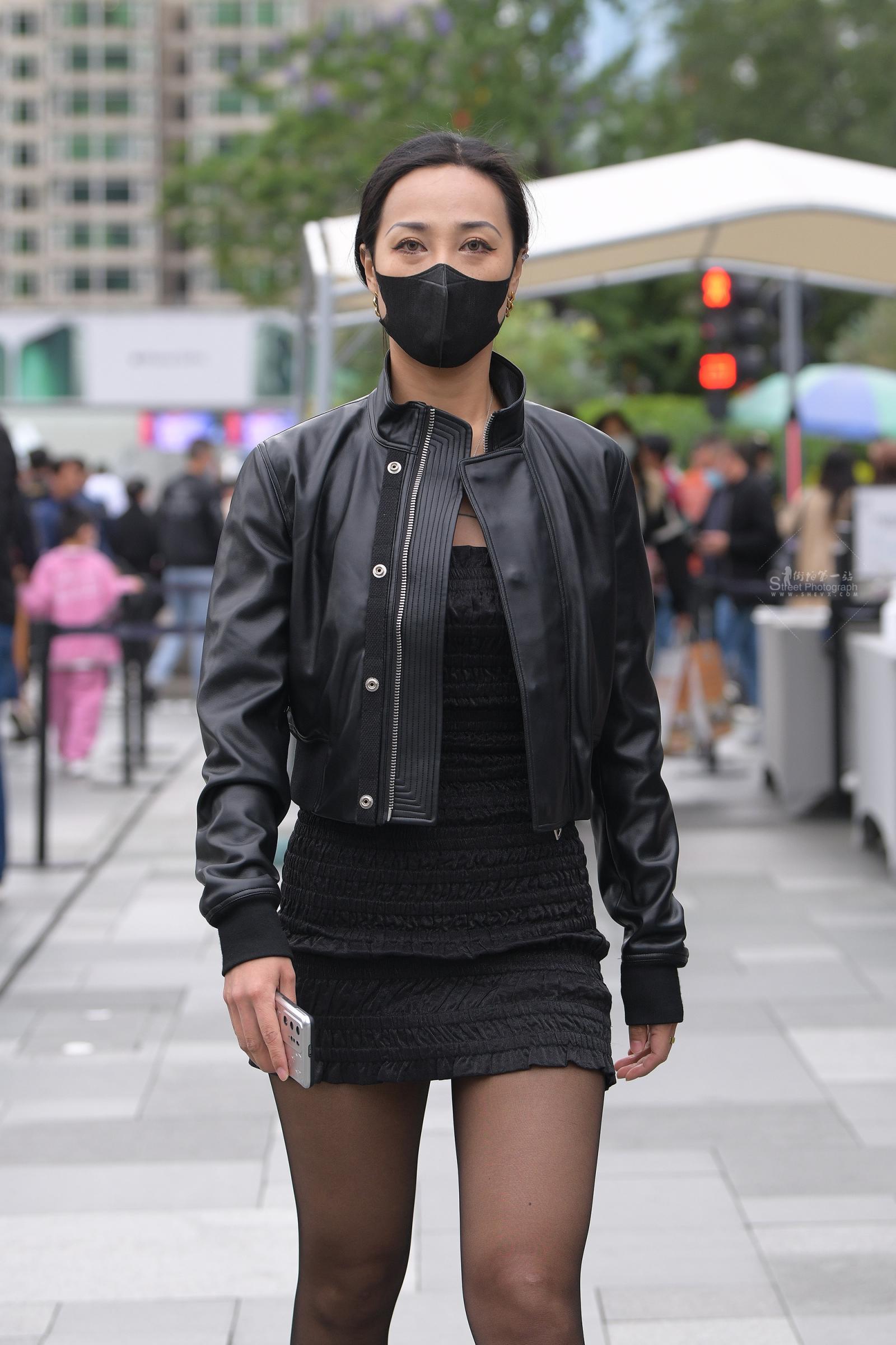 22514-1+144高挑的黑丝街拍熟女